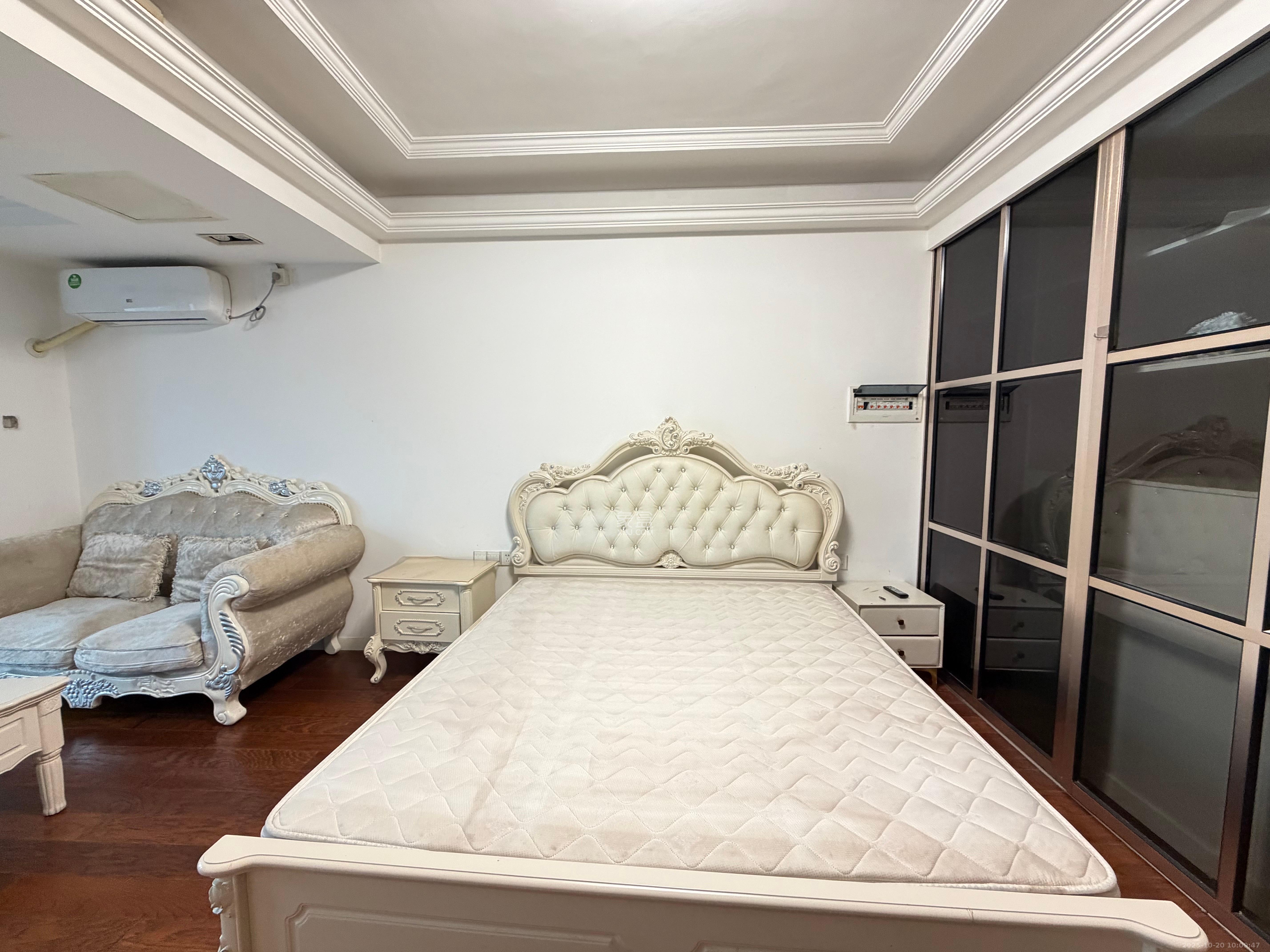 壹号公馆  1室1厅1卫    2200.0元/月室内图