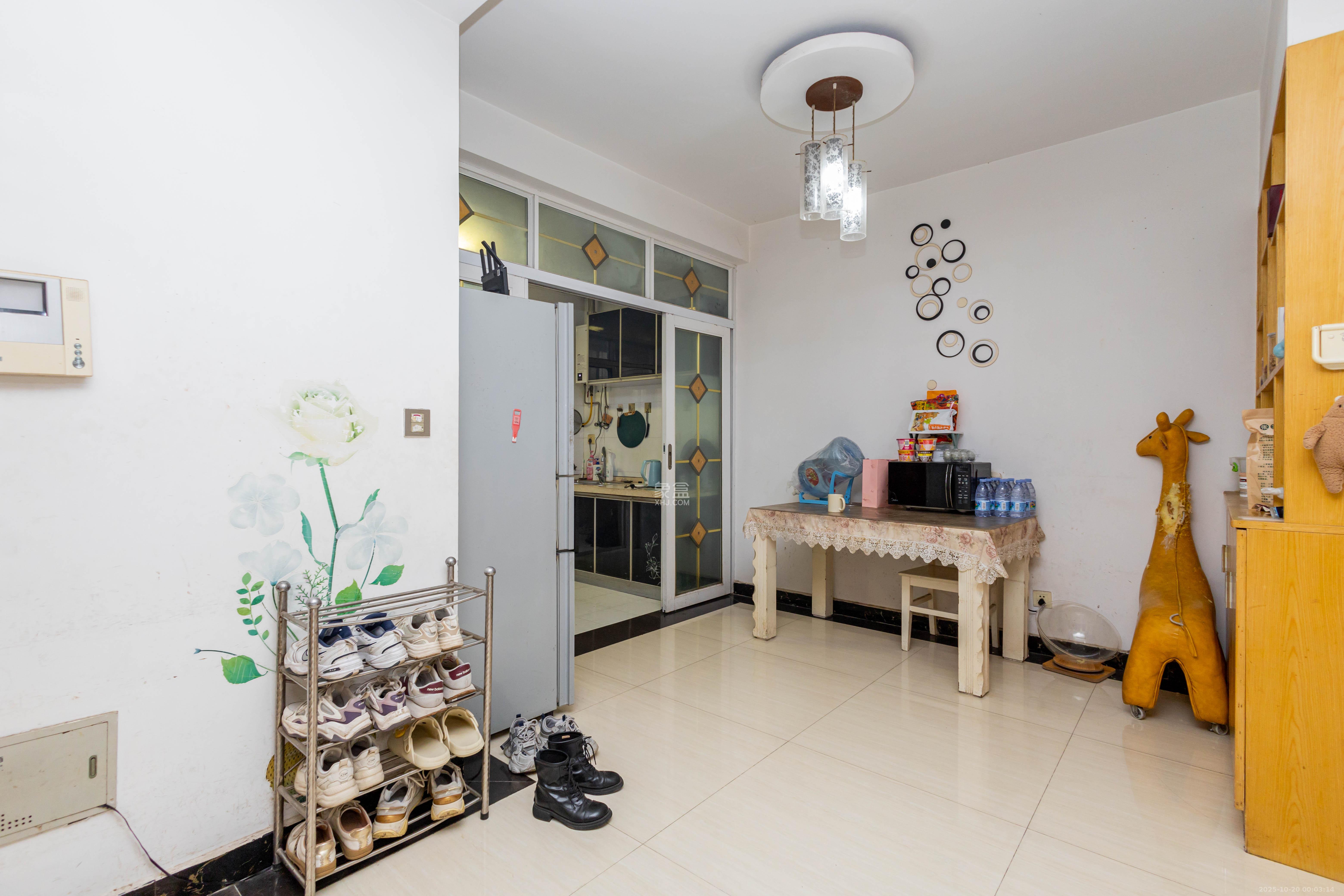 丁家高层公寓(领尚公寓)  1室2厅1卫    45.8万 丁家高层公寓(领尚公寓)  1室2厅1卫    45.8万卧室