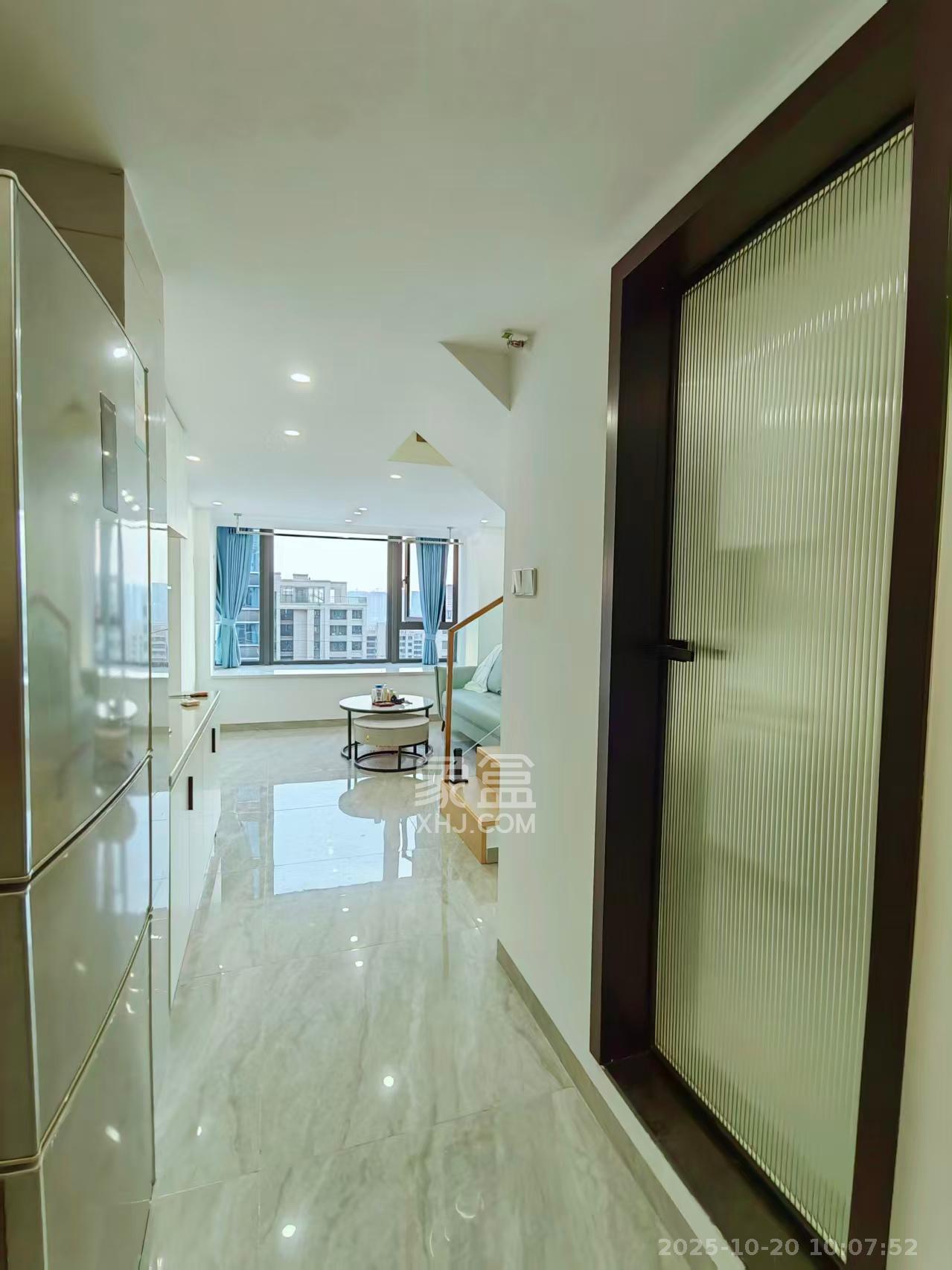 龙湖铂金岛  2室2厅1卫    2300.0元/月室内图