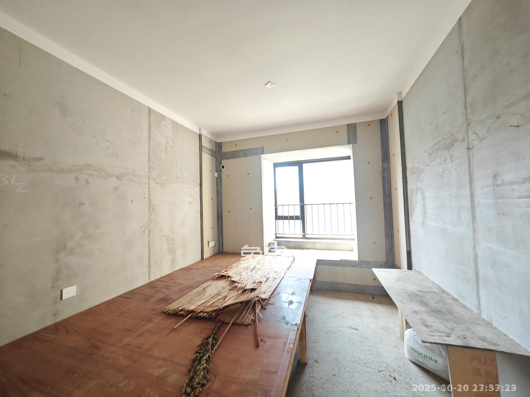 保利城(中航城国际社区、郡原美村) 4室2厅2卫 1000.0元/月 保利城(中航城国际社区、郡原美村) 4室2厅2卫 1000.0元/月室内图