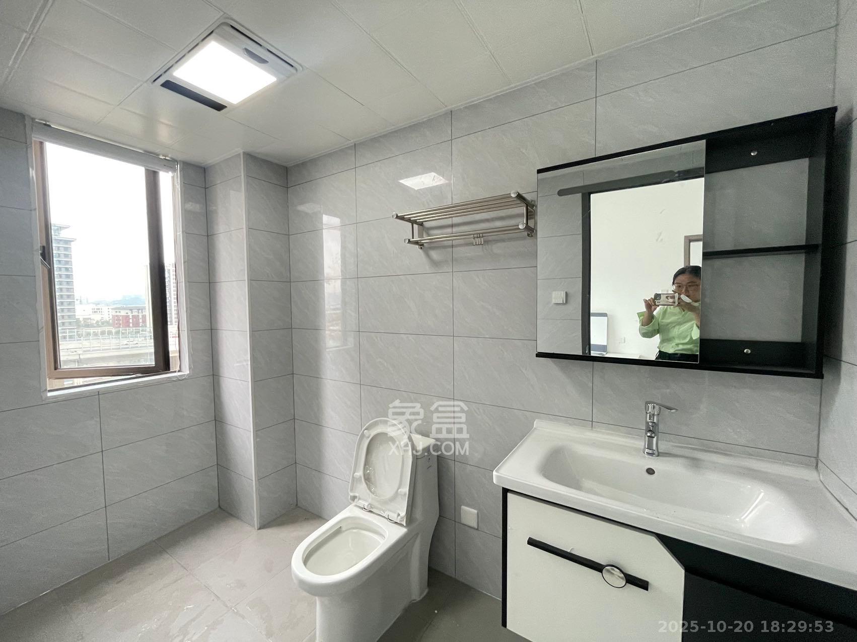 润和湘江天地E区 4室2厅3卫 3280.0元/月 润和湘江天地E区 4室2厅3卫 3280.0元/月室内图