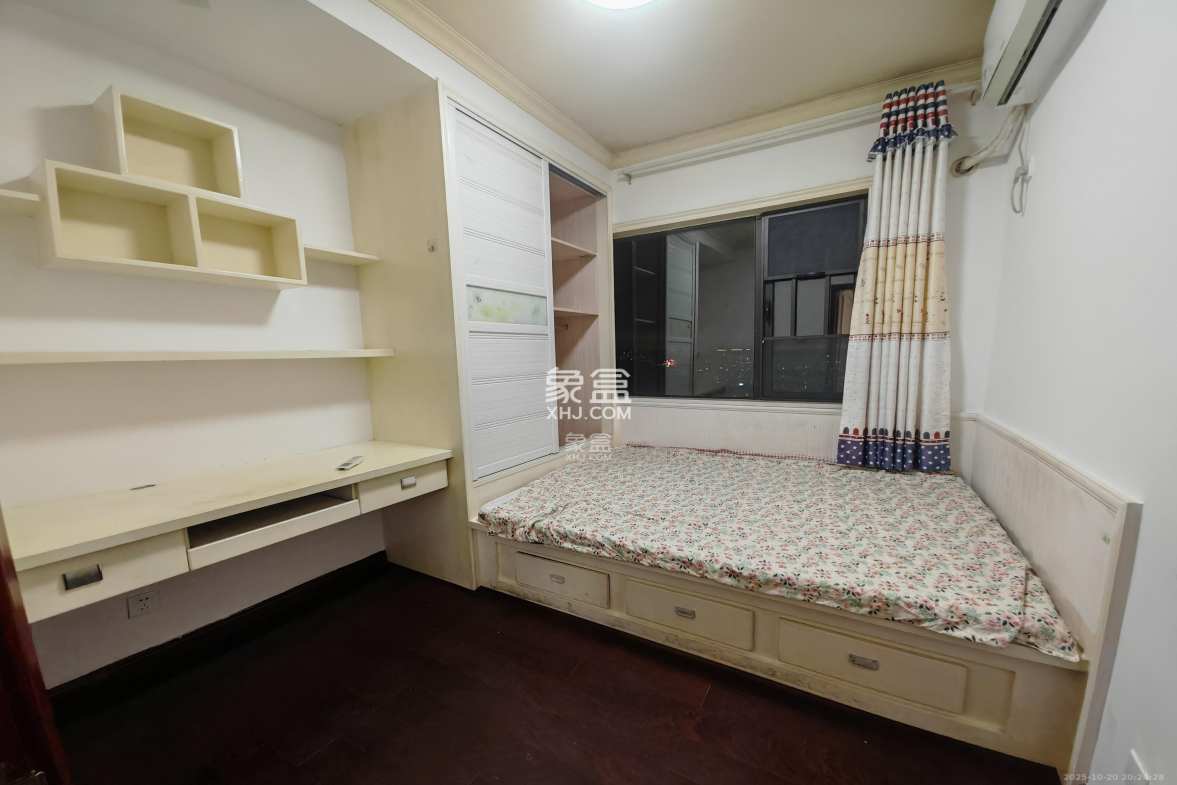 钰龙天下二期(钰龙佳园) 3室2厅2卫 2700.0元/月 钰龙天下二期(钰龙佳园) 3室2厅2卫 2700.0元/月室内图