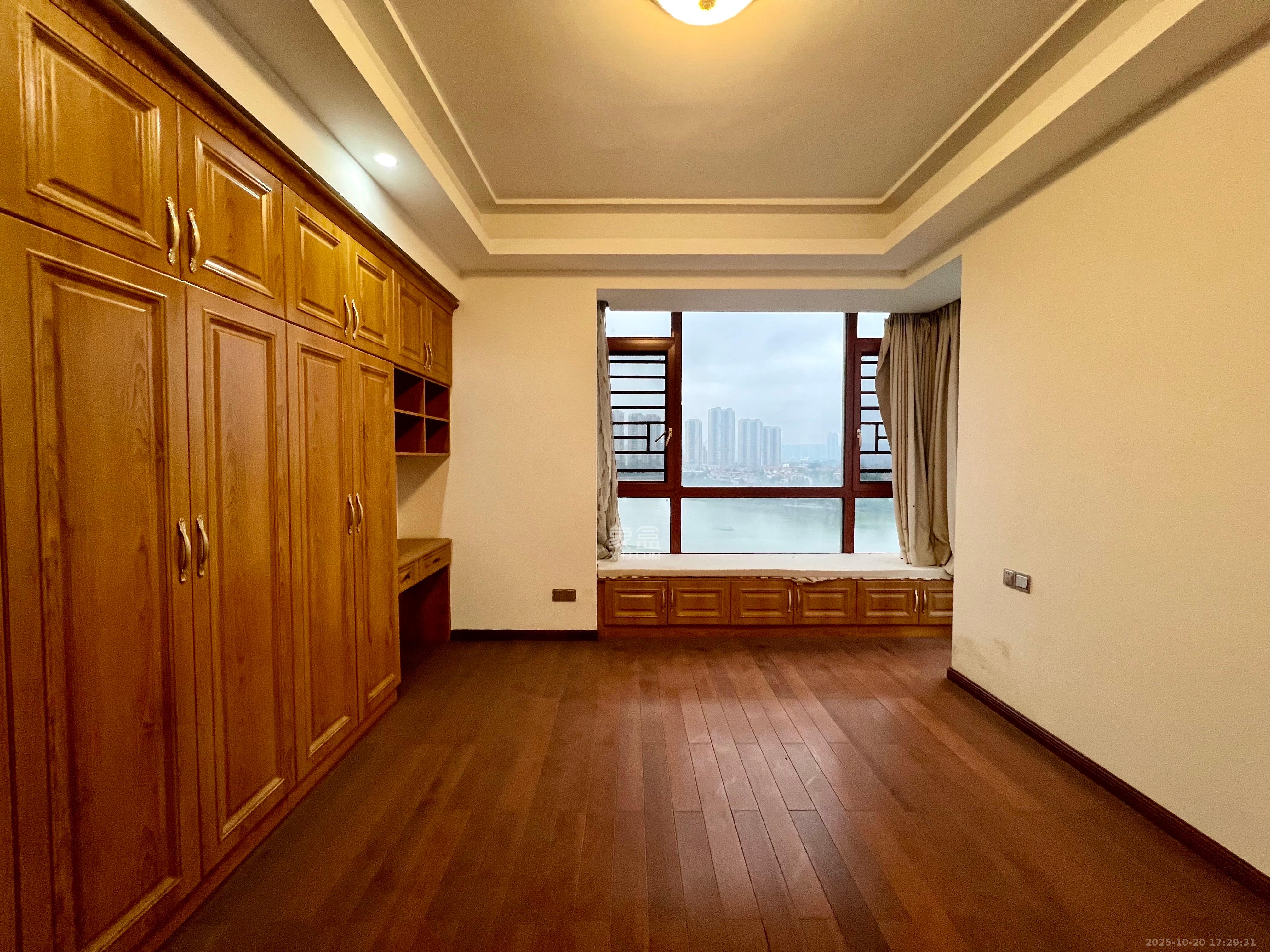 堤亚纳湾（深业沙河城）  4室2厅2卫    3200.0元/月室内图