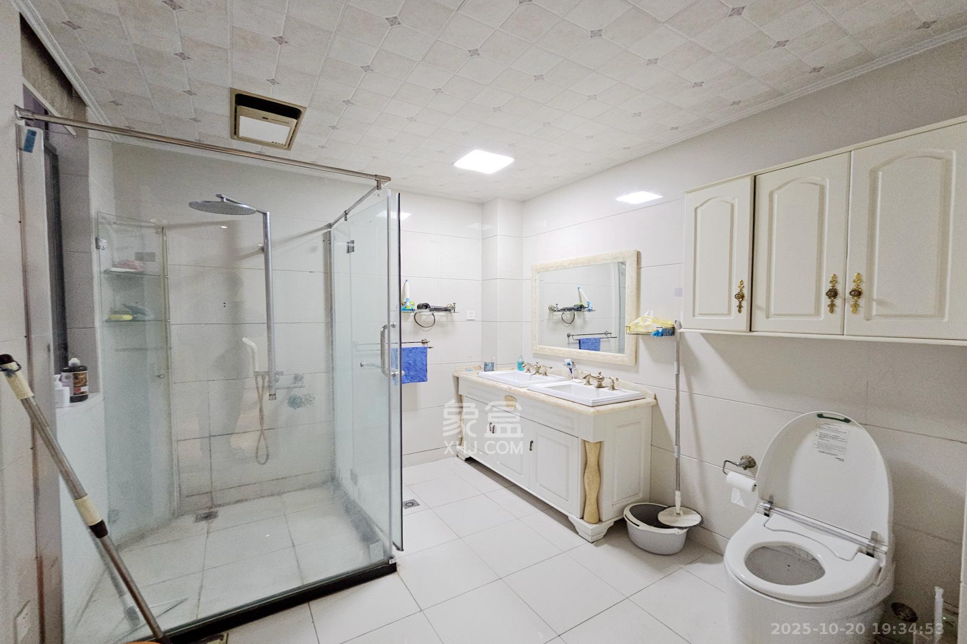 中隆国际御玺  5室2厅4卫    316.0万 中隆国际御玺  5室2厅4卫    316.0万卫生间