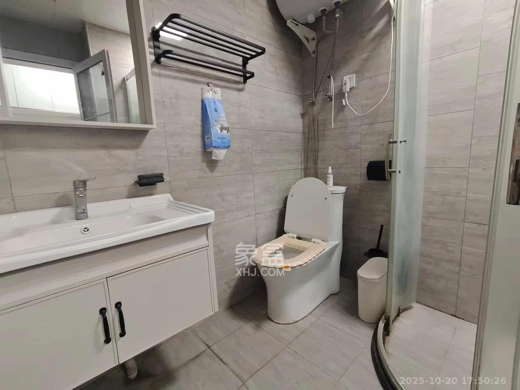 奥克斯滨仕花园(奥克斯洋湖广场/奥克斯中心)  1室1厅1卫    1700.0元/月 奥克斯滨仕花园(奥克斯洋湖广场/奥克斯中心)  1室1厅1卫    1700.0元/月室内图