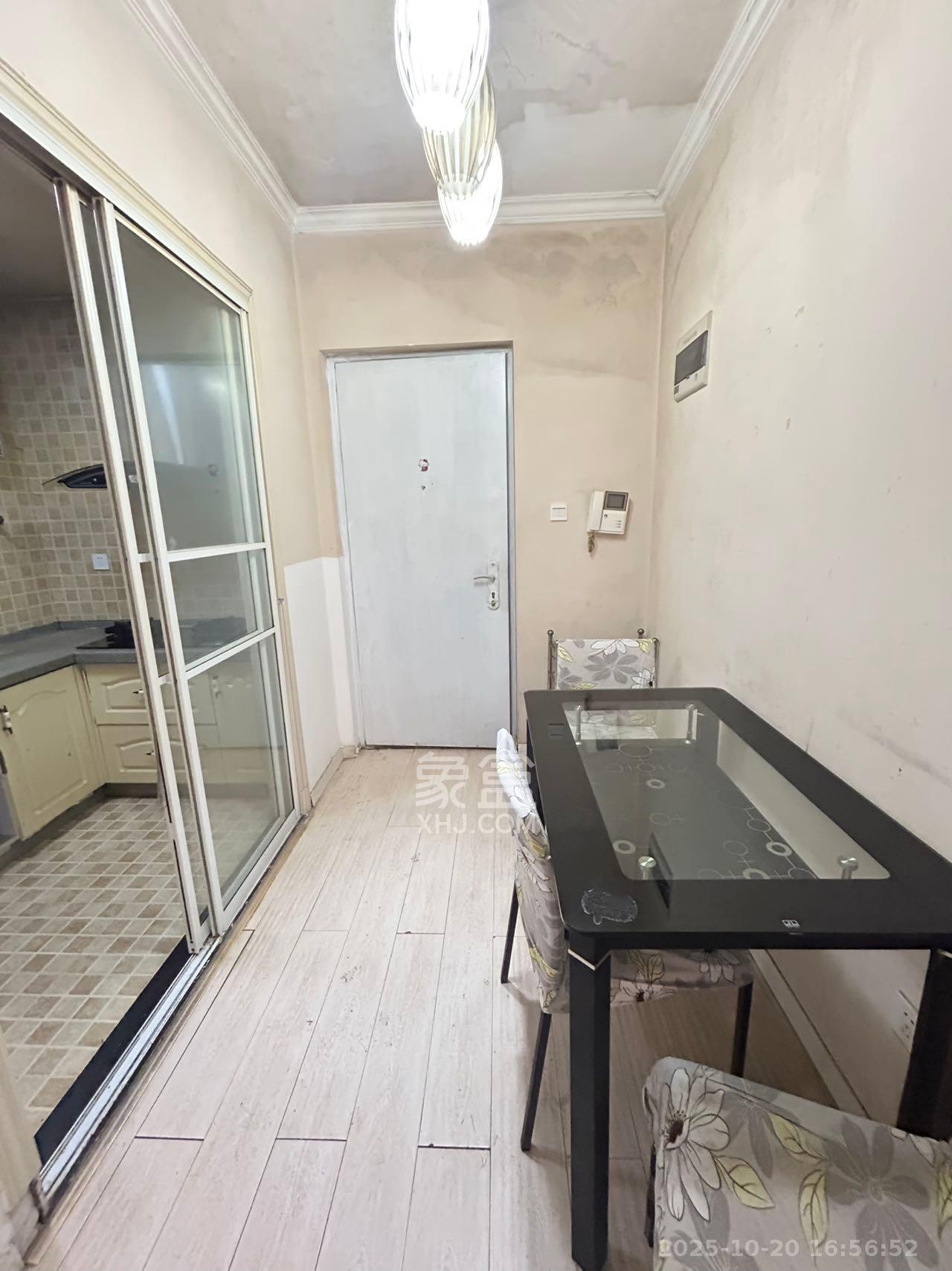 怡海星城  1室1厅1卫    1100.0元/月 怡海星城  1室1厅1卫    1100.0元/月室内图