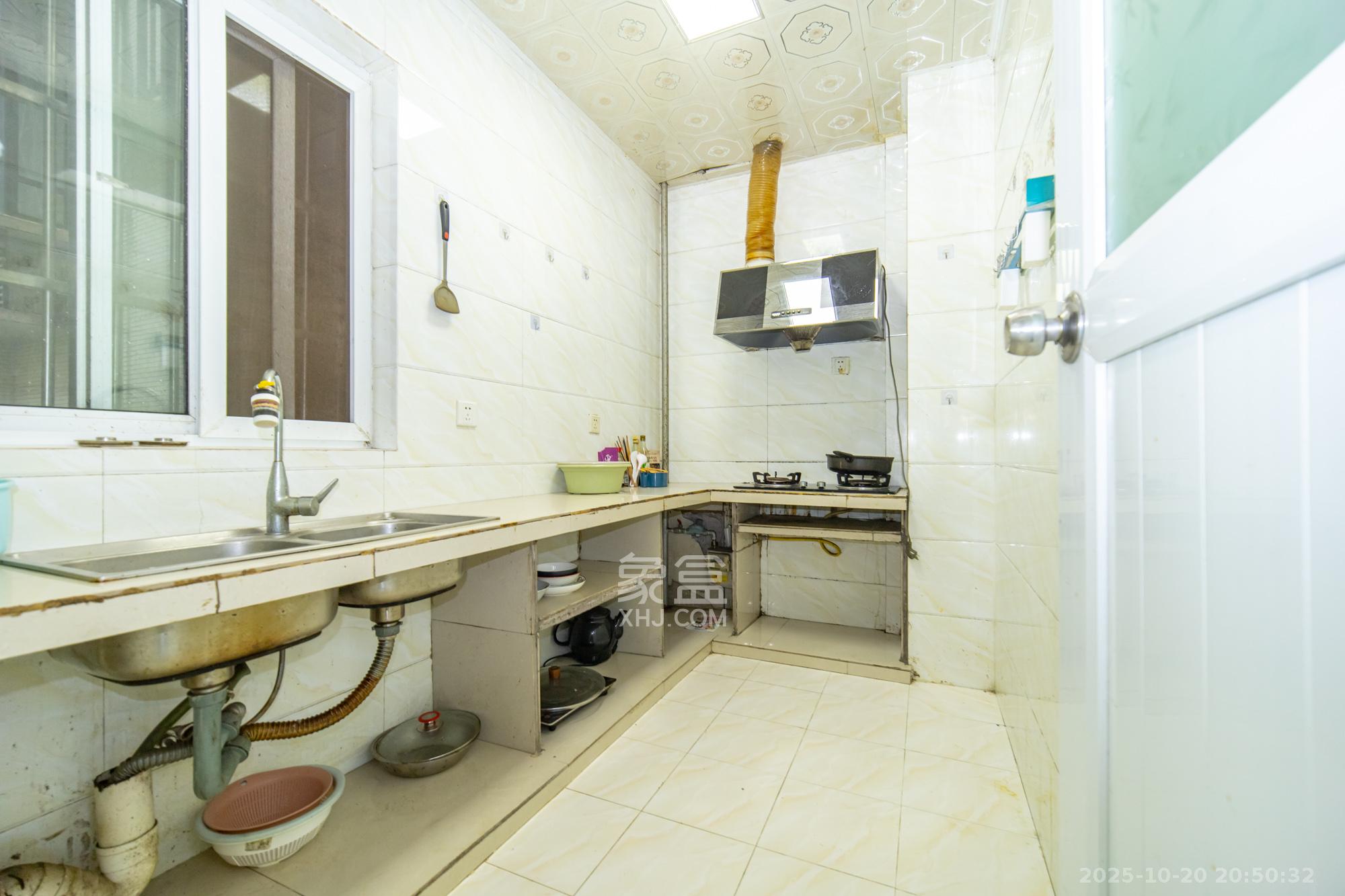 楚天世纪城东苑  3室2厅1卫    43.0万厨房