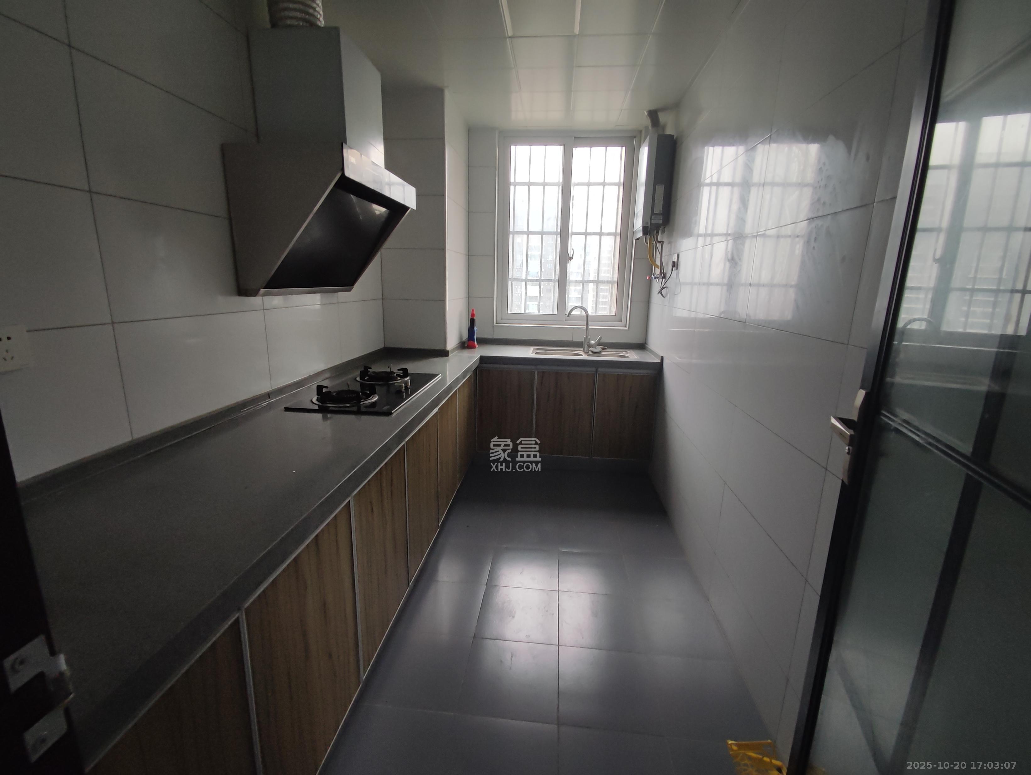 和康园小区  3室2厅2卫    2300.0元/月室内图