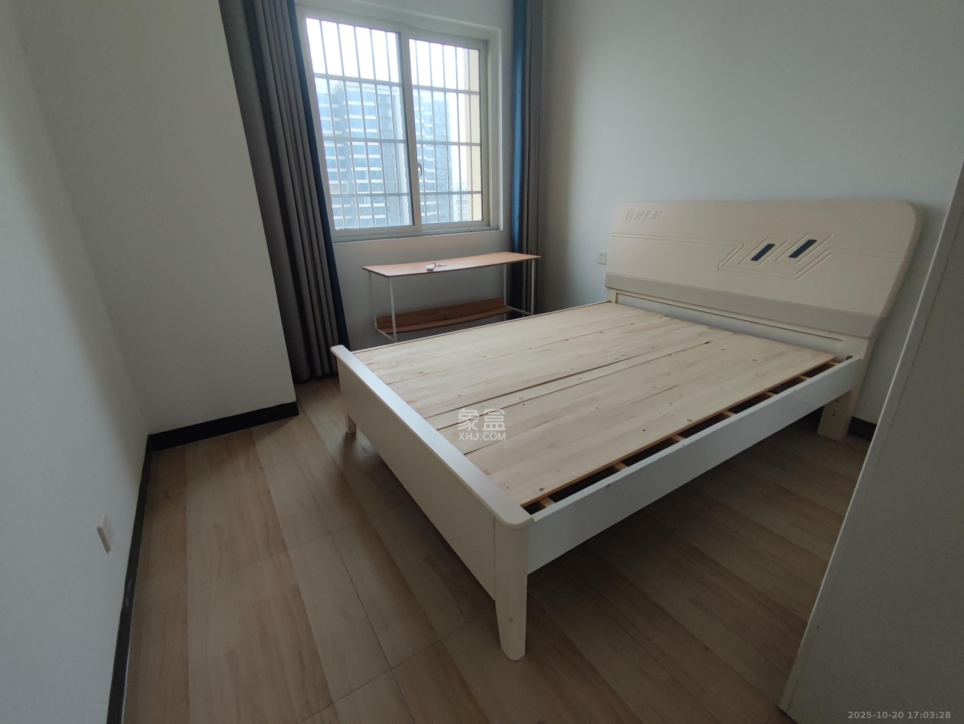 和康园小区  3室2厅2卫    2300.0元/月室内图