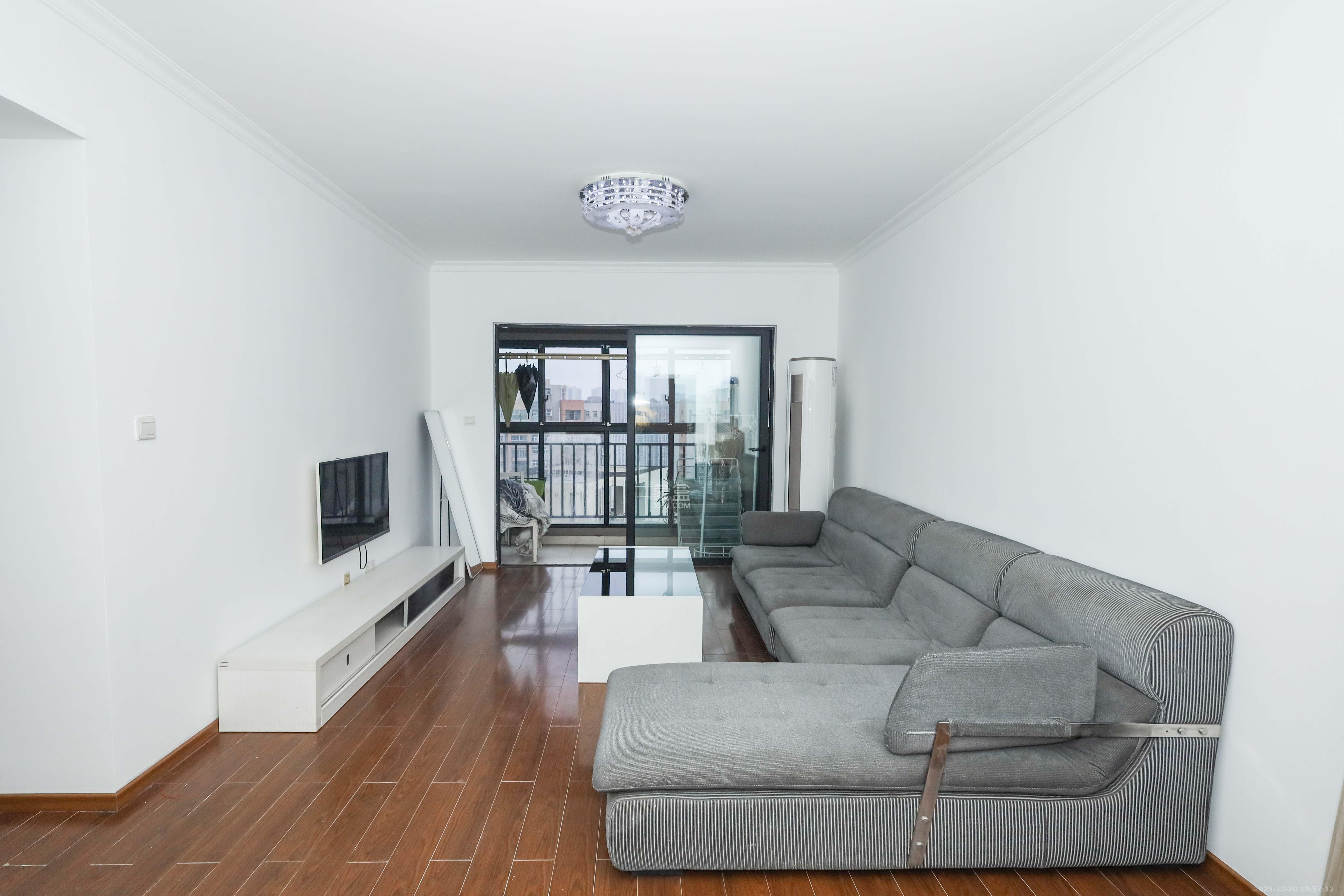 万科城市花园  3室2厅2卫    90.0万 万科城市花园  3室2厅2卫    90.0万客厅