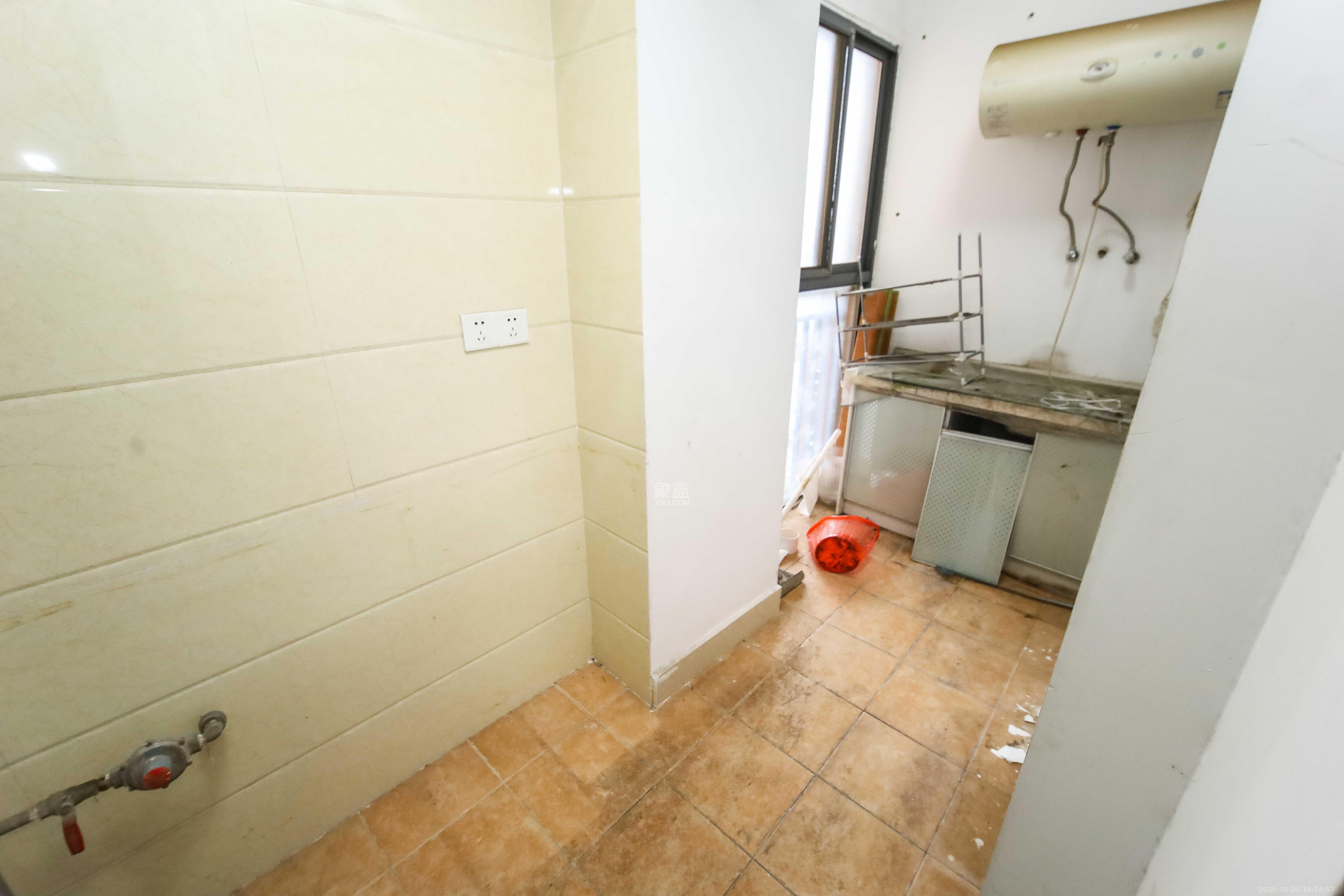 华城广场  2室2厅1卫    72.0万厨房