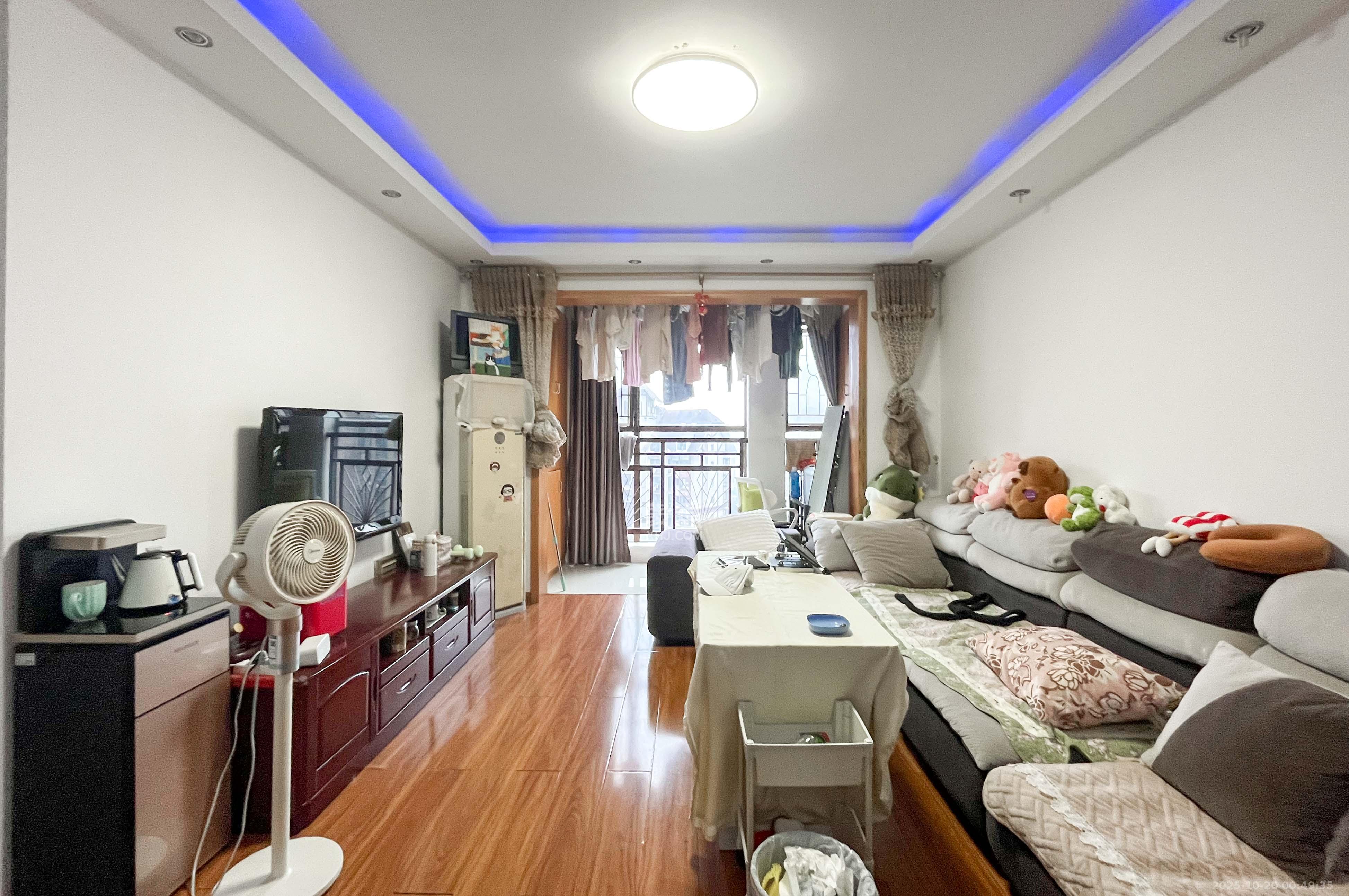 高信向日葵  2室2厅1卫    91.8万 高信向日葵  2室2厅1卫    91.8万客厅