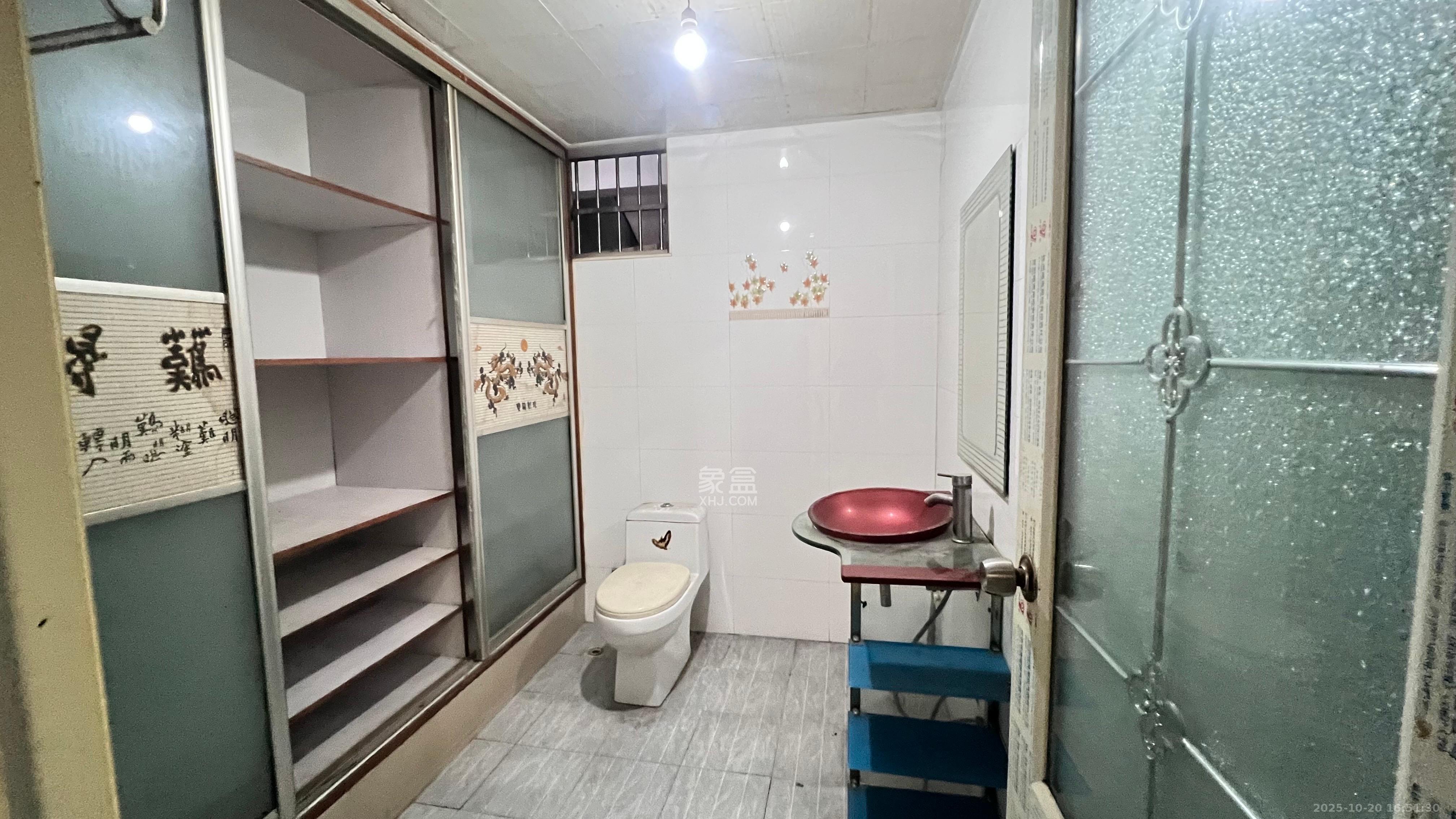 中南汽车世界  3室2厅1卫    1400.0元/月室内图