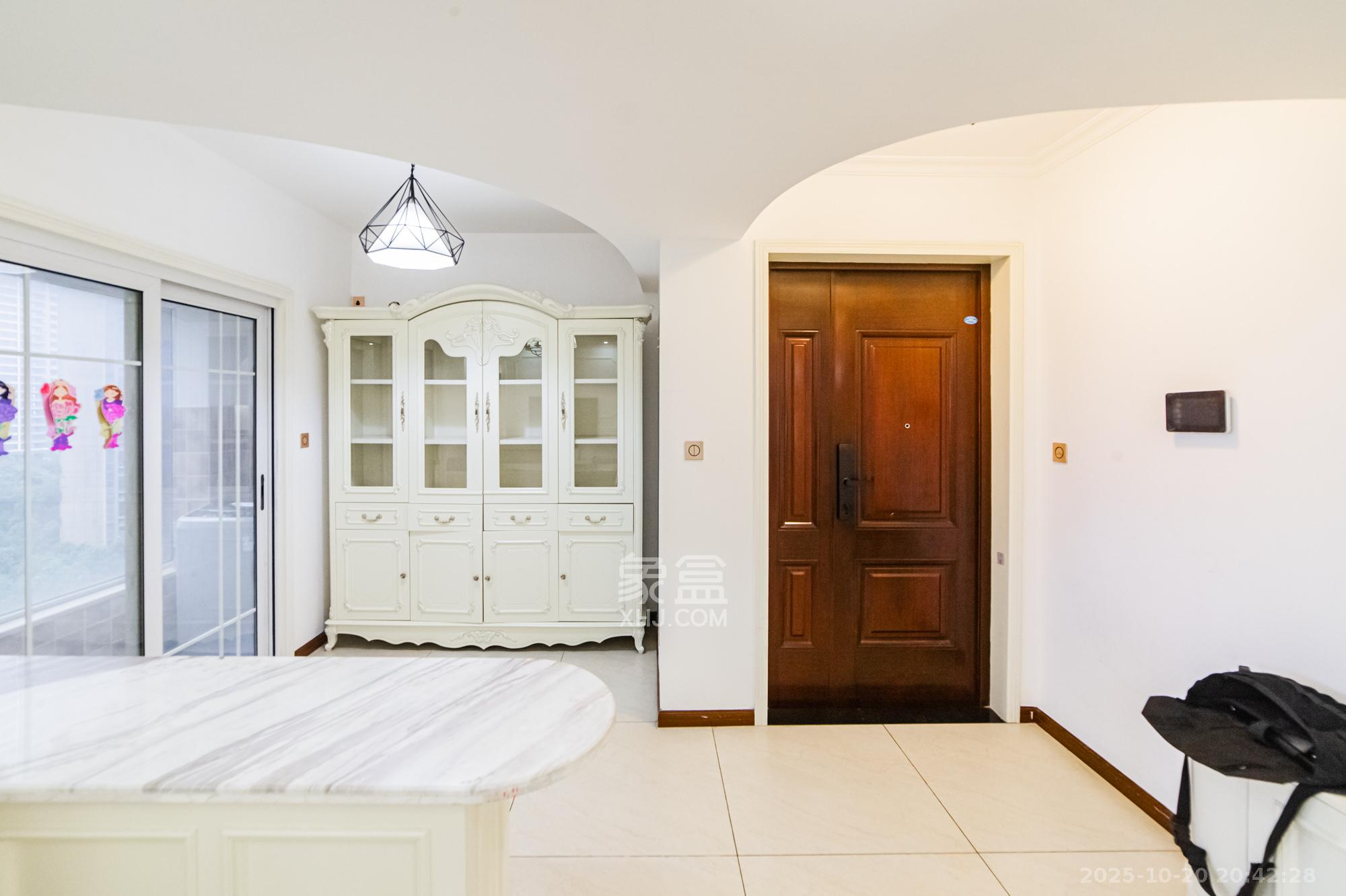 北辰三角洲D2区  4室2厅2卫    185.0万 北辰三角洲D2区  4室2厅2卫    185.0万客厅