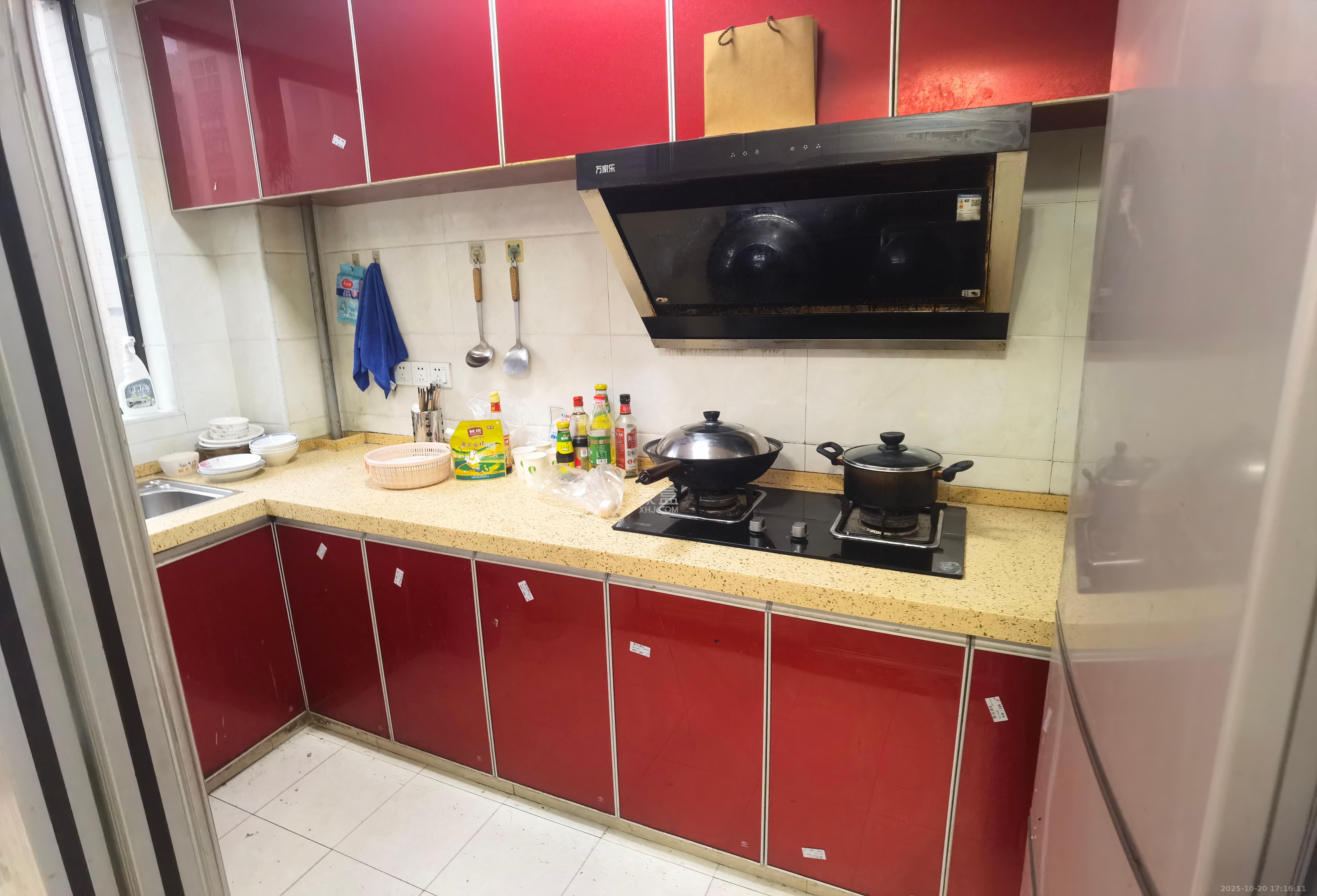 国泰九龙湾  3室2厅2卫    2100.0元/月 国泰九龙湾  3室2厅2卫    2100.0元/月室内图