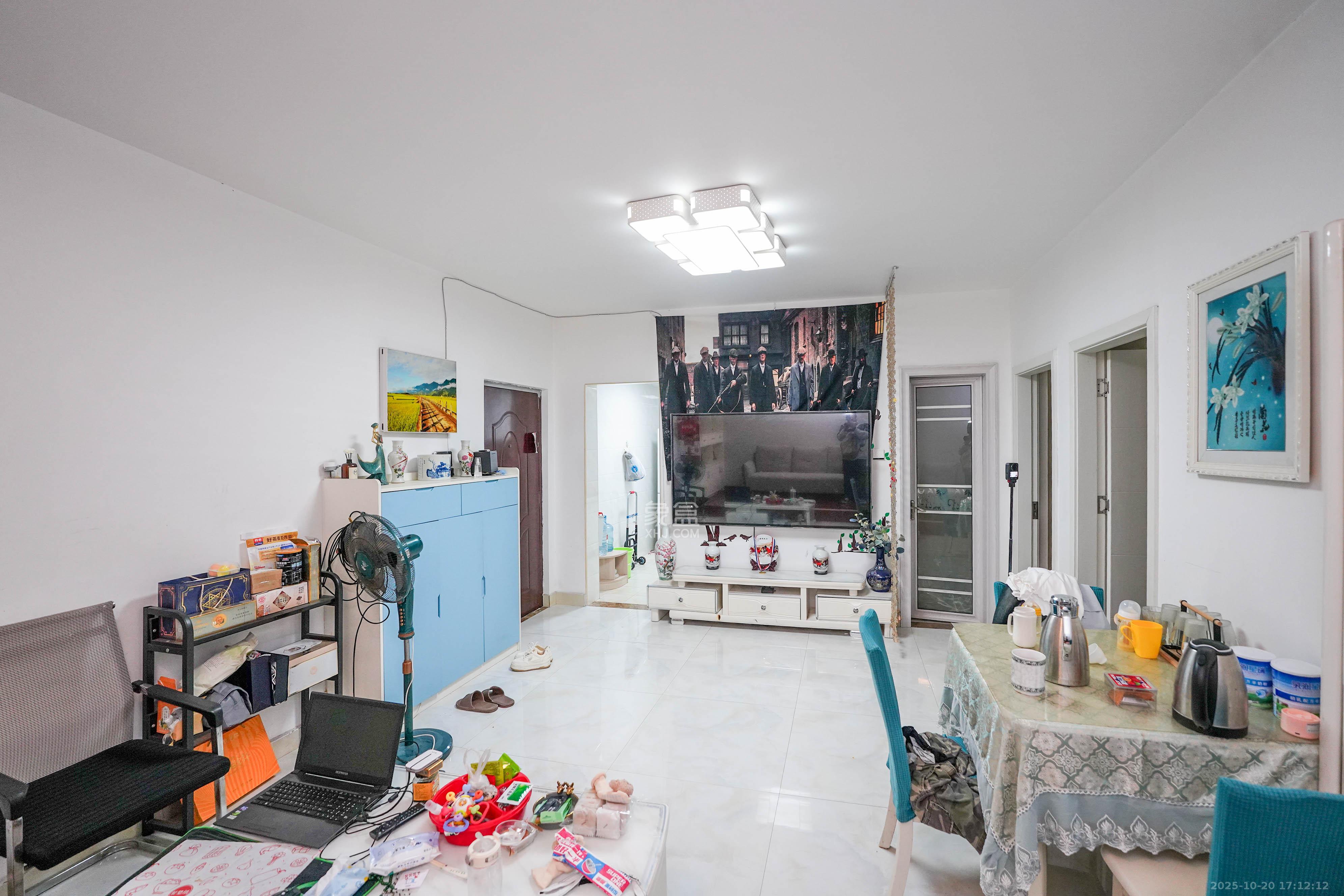 怡海星城  2室2厅2卫    41.0万客厅