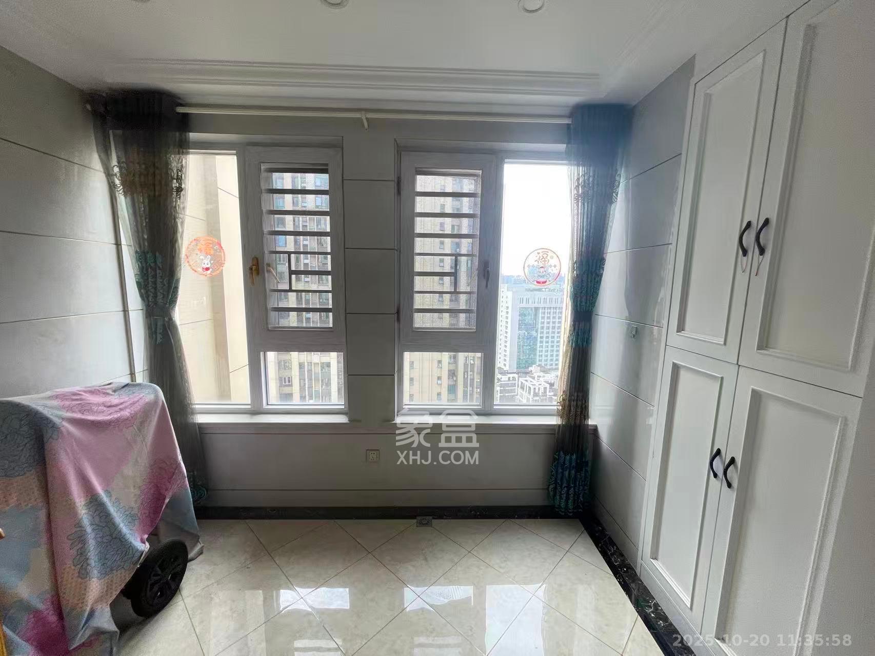 天鸿天府(天鸿中央大院) 4室2厅2卫 3300.0元/月 天鸿天府(天鸿中央大院) 4室2厅2卫 3300.0元/月室内图