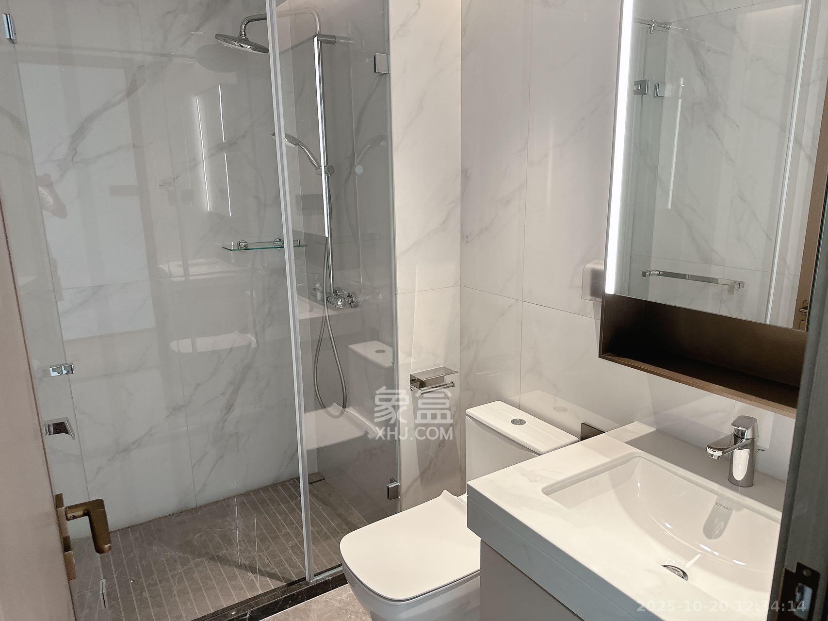 鑫远融泽府  4室2厅3卫    8800.0元/月 鑫远融泽府  4室2厅3卫    8800.0元/月室内图