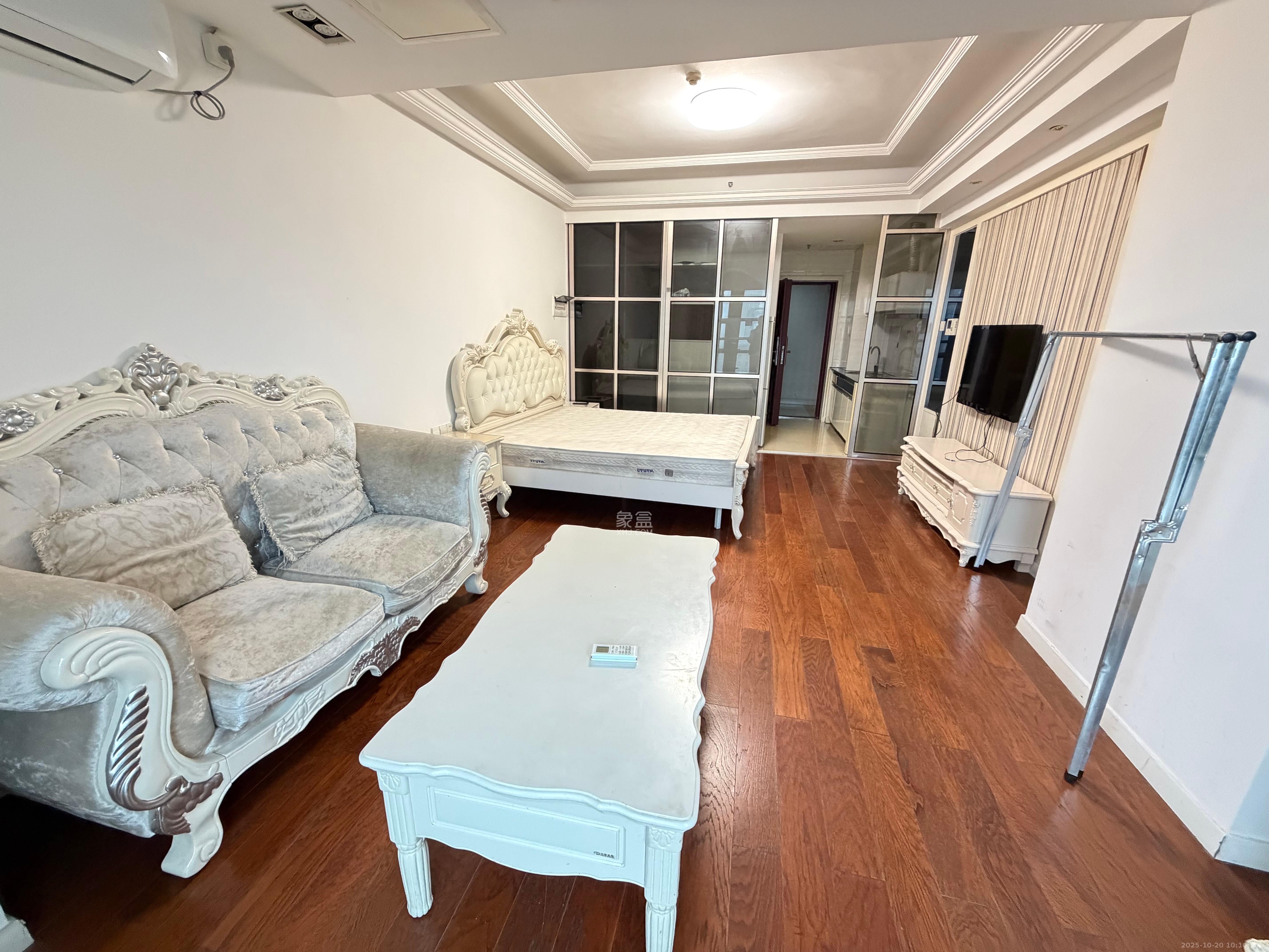 壹号公馆  1室1厅1卫    2200.0元/月 壹号公馆  1室1厅1卫    2200.0元/月室内图