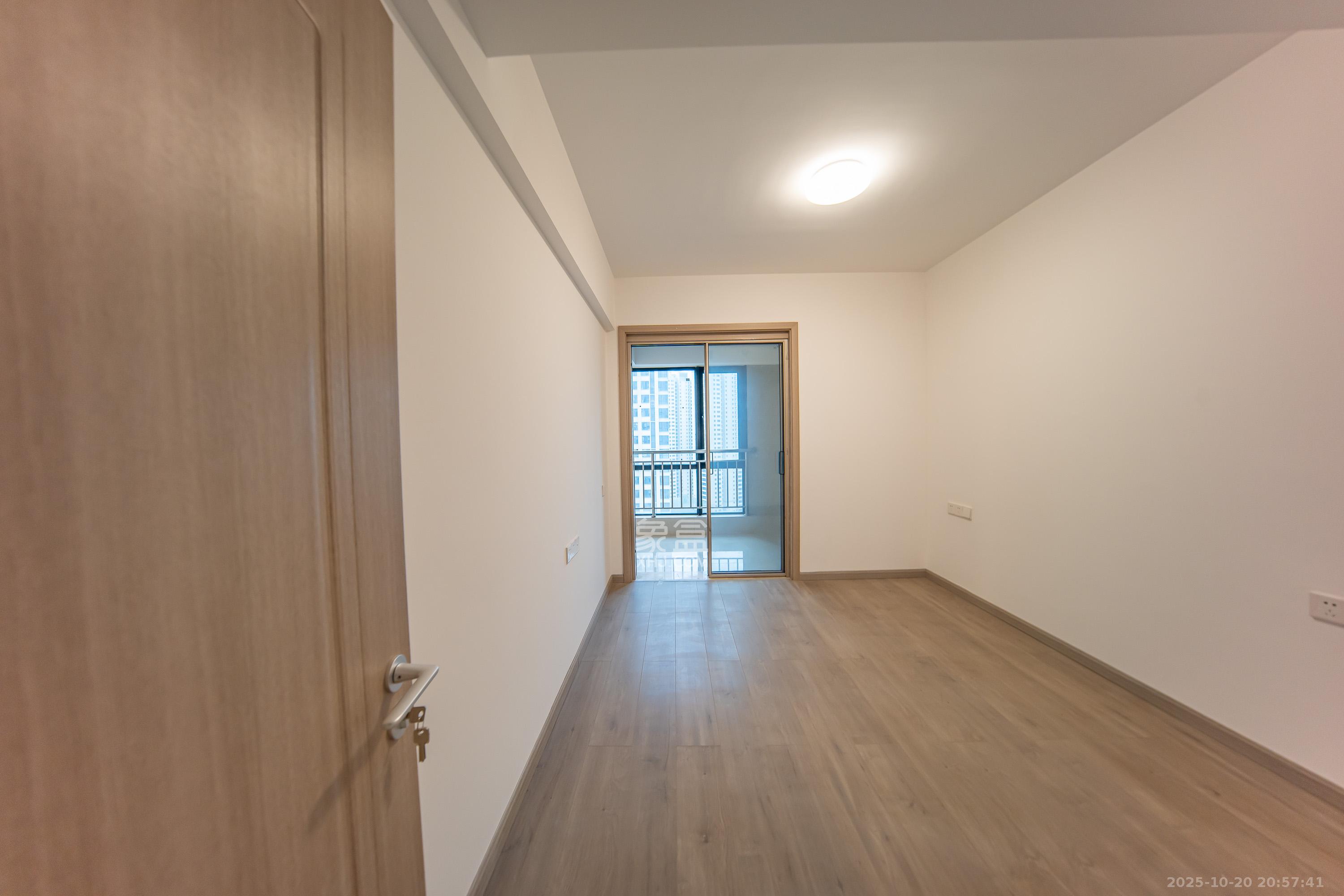 建投象山国际  4室2厅2卫    180.0万卧室