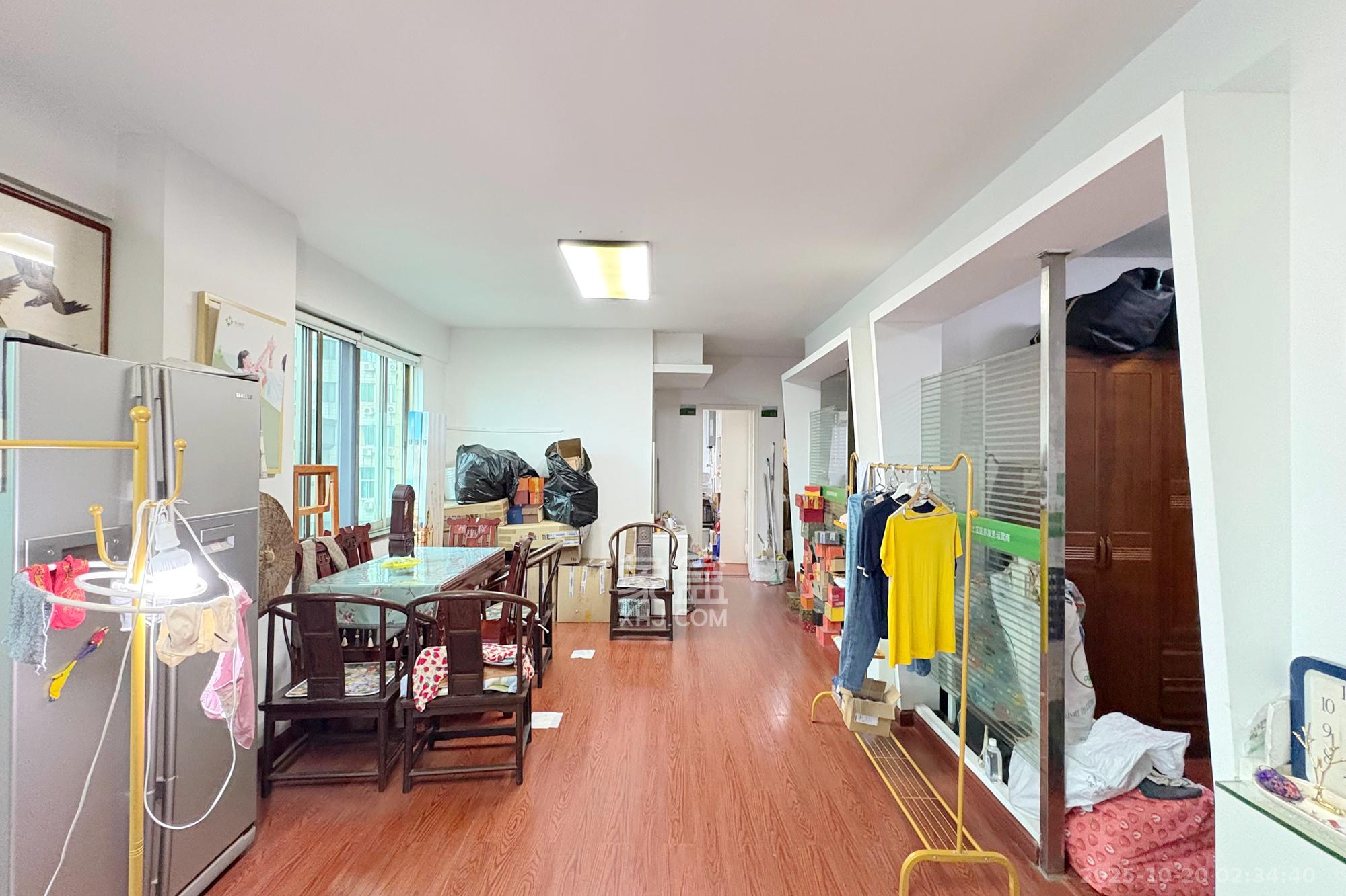 华天新城  4室1厅2卫    120.0万 华天新城  4室1厅2卫    120.0万客厅