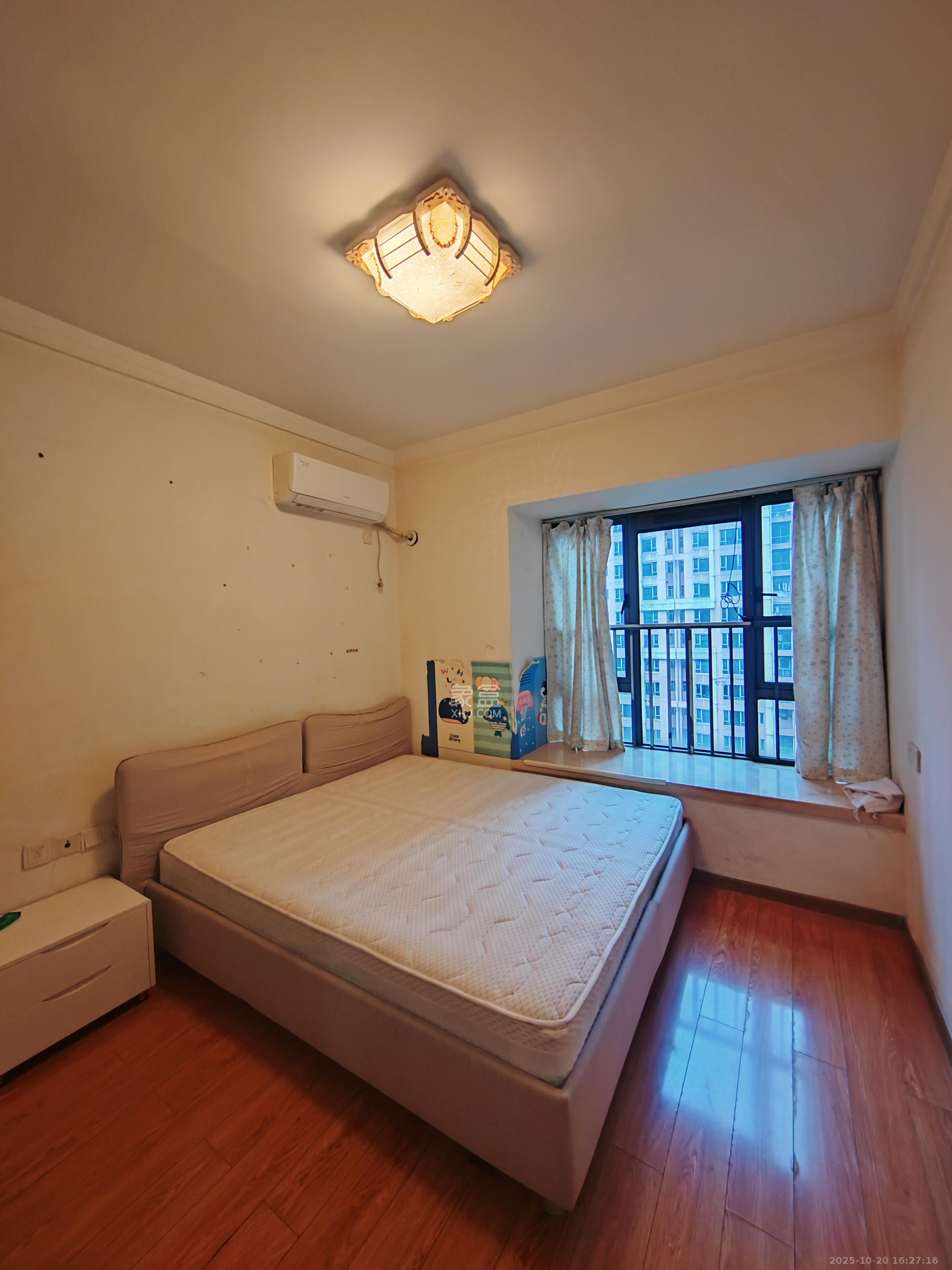 珠江花城三期锦鲤  3室2厅1卫    2200.0元/月 珠江花城三期锦鲤  3室2厅1卫    2200.0元/月室内图