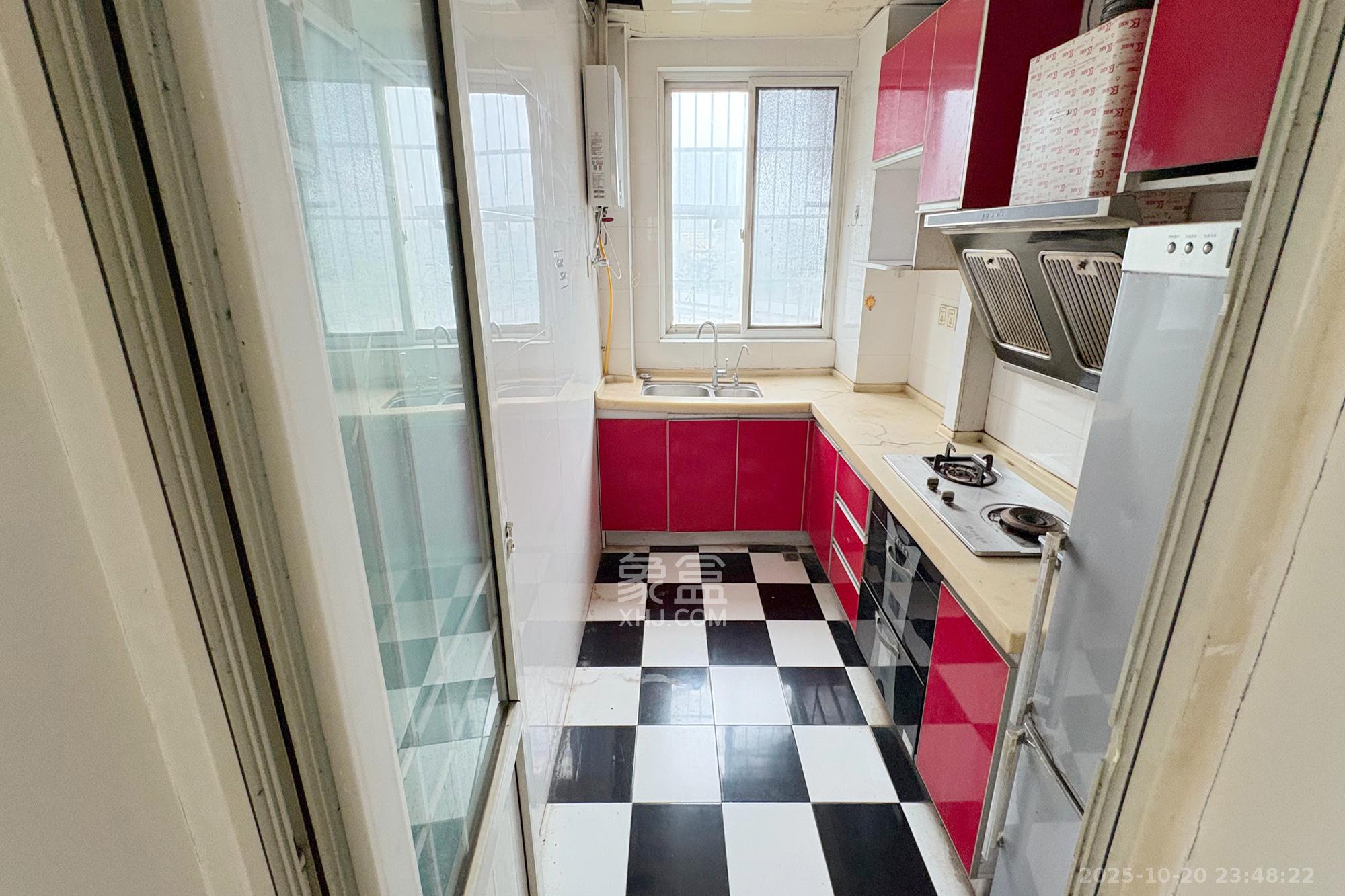 滨湖嘉园(湖滨小区)  3室2厅2卫    135.0万 滨湖嘉园(湖滨小区)  3室2厅2卫    135.0万厨房