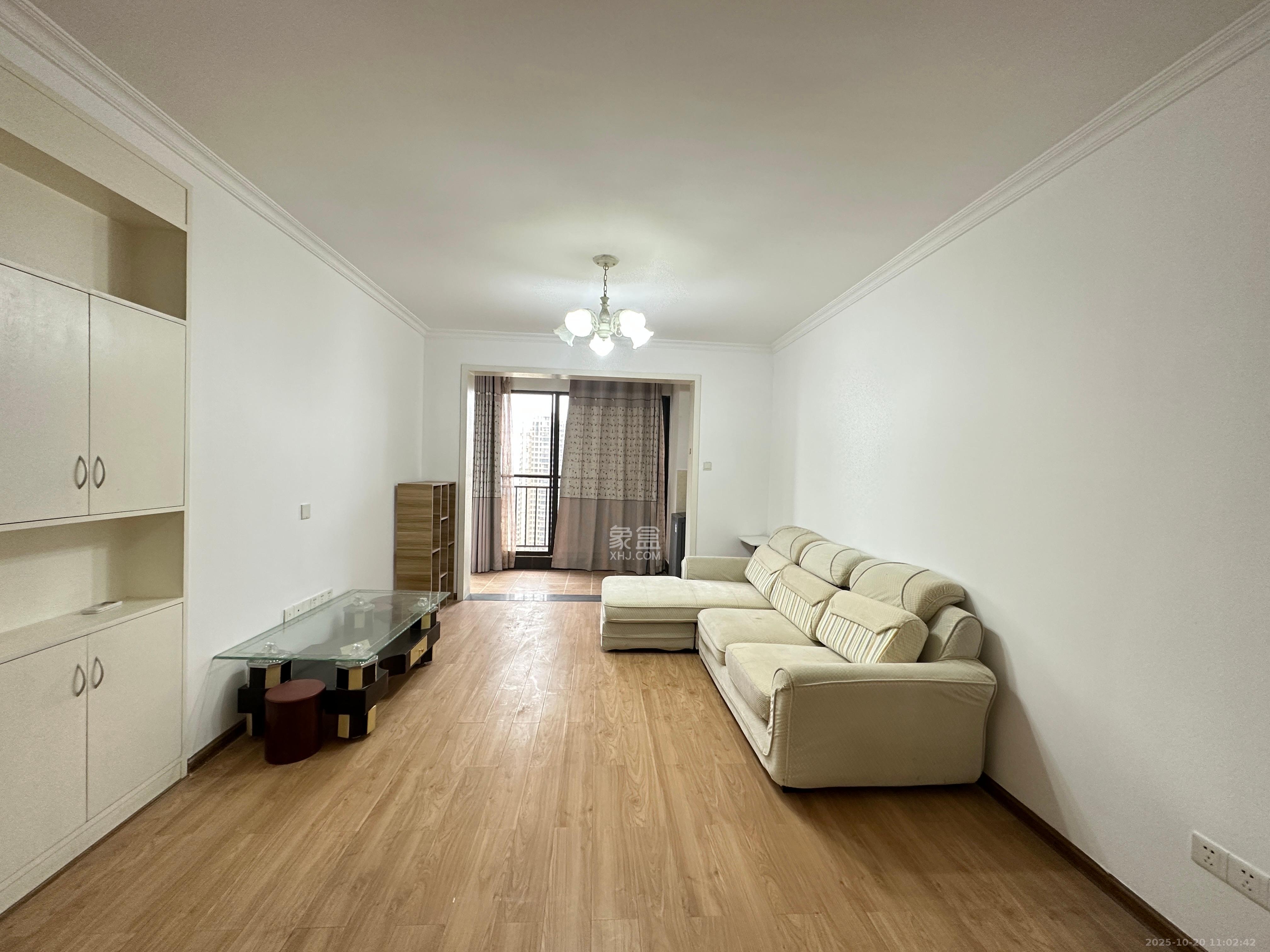 保利麓谷林语E区  3室2厅2卫    2500.0元/月室内图