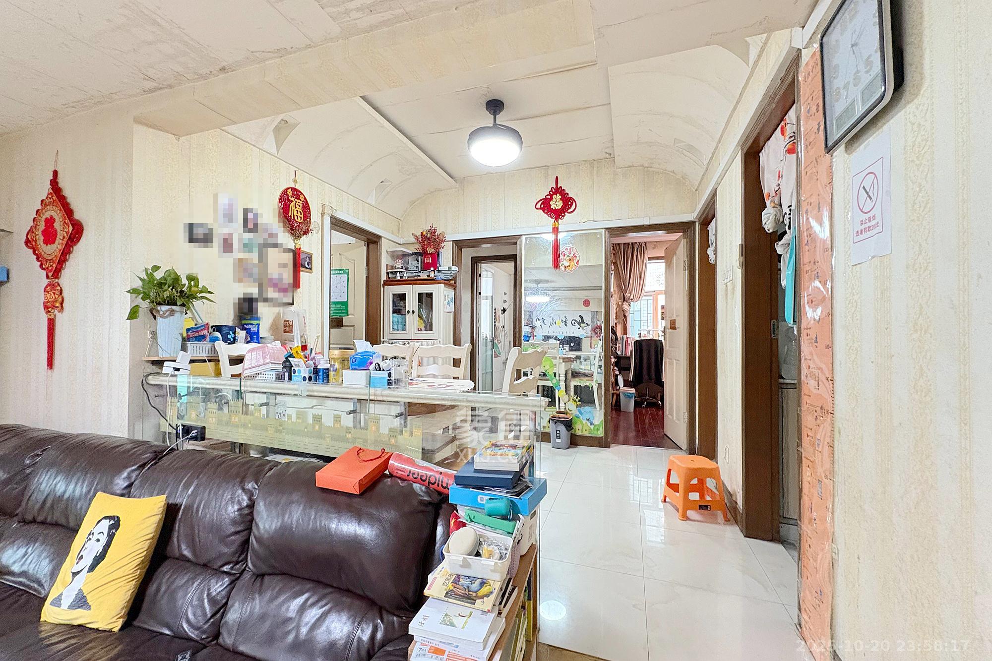 王府花园  3室2厅2卫    128.0万客厅