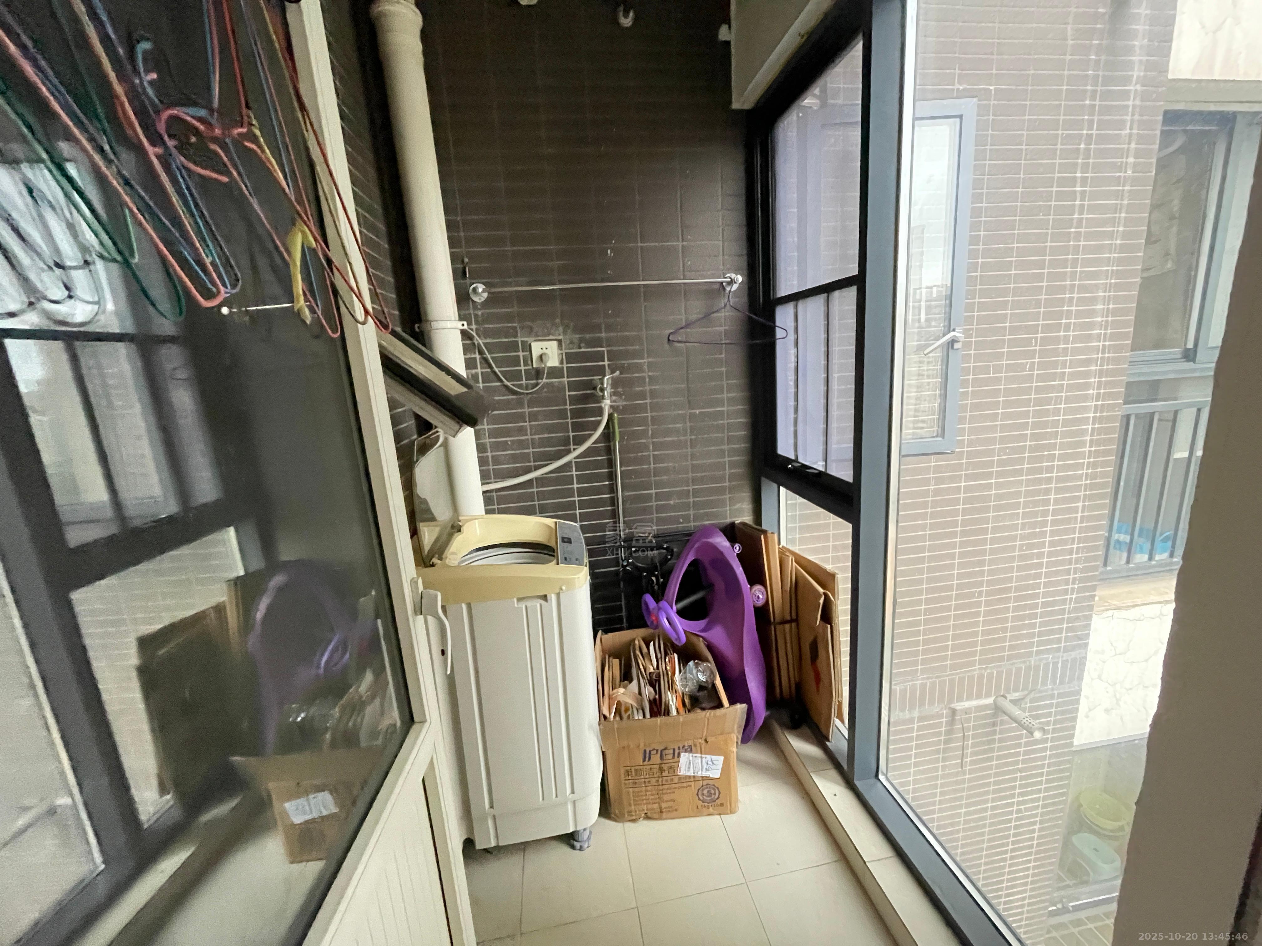 美的城二期  1室1厅1卫    1300.0元/月室内图