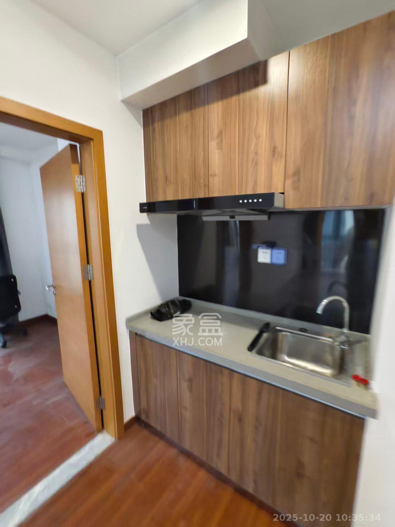 荣泰广场 1室1厅1卫 1600.0元/月 荣泰广场 1室1厅1卫 1600.0元/月室内图