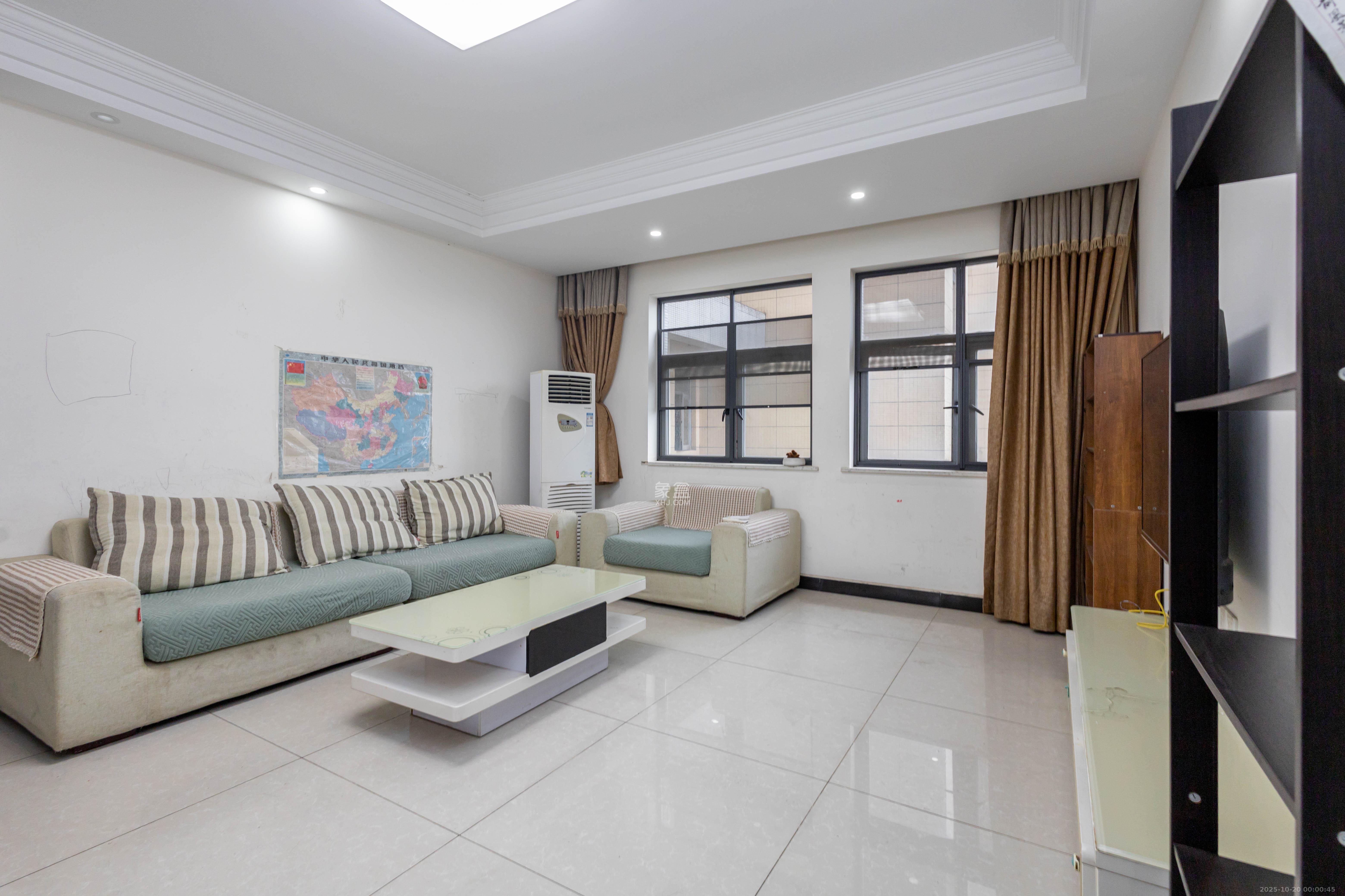 中房瑞致国际 3室2厅2卫 96.0万 中房瑞致国际 3室2厅2卫 96.0万客厅