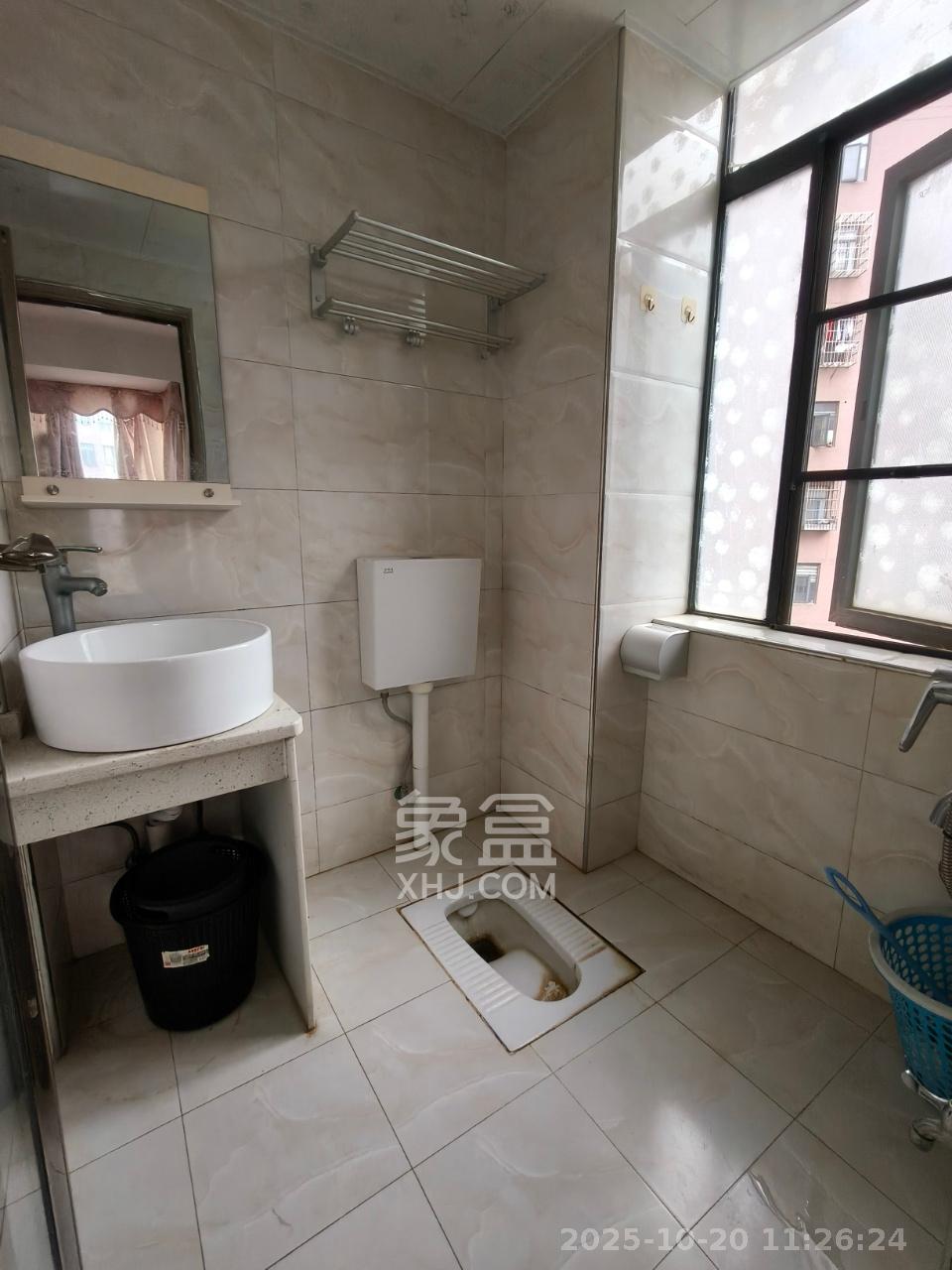 枫华府第  3室2厅2卫    1900.0元/月 枫华府第  3室2厅2卫    1900.0元/月室内图