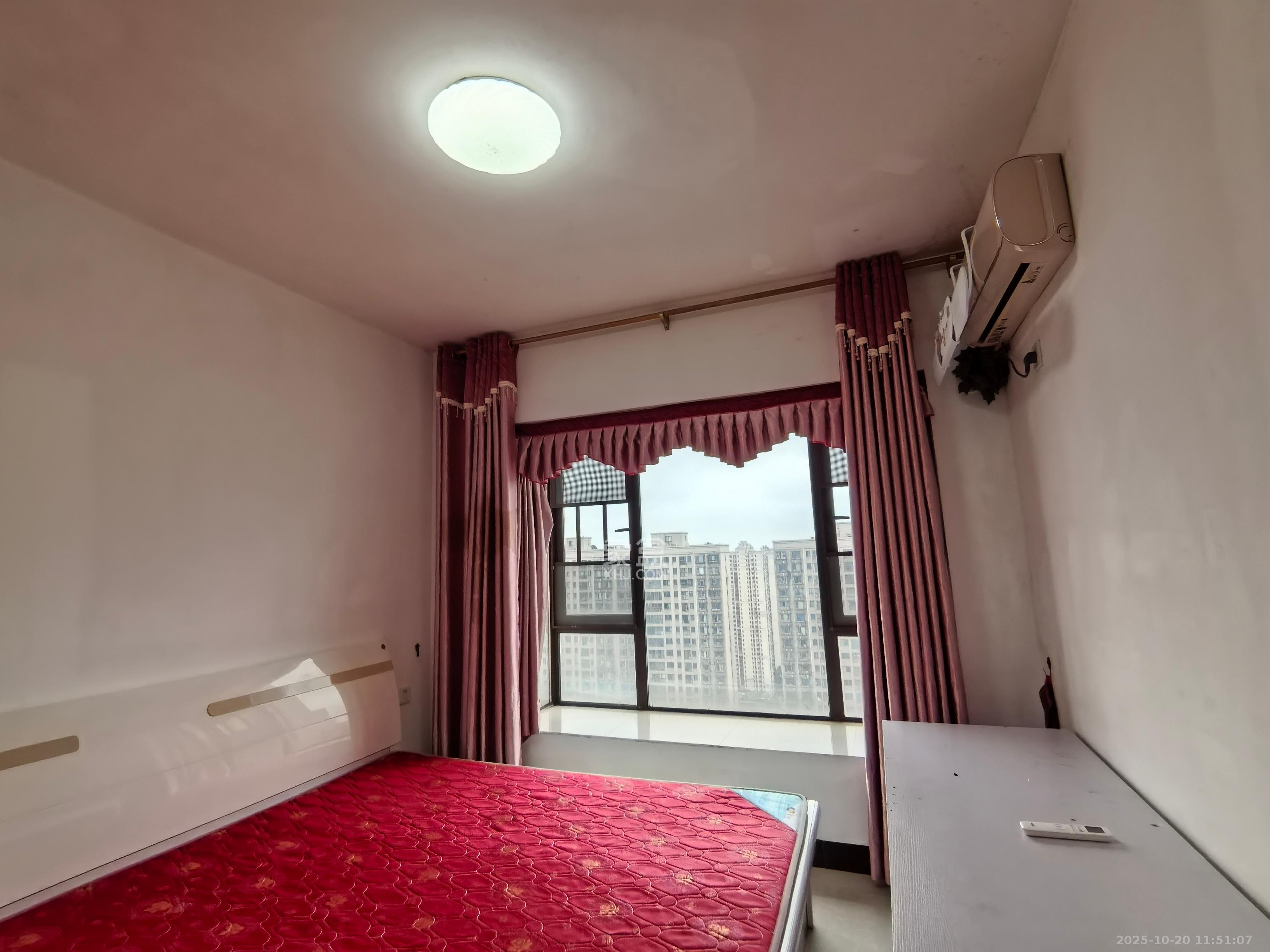 钰龙天下二期（钰龙佳园）  1室2厅1卫    2200.0元/月室内图