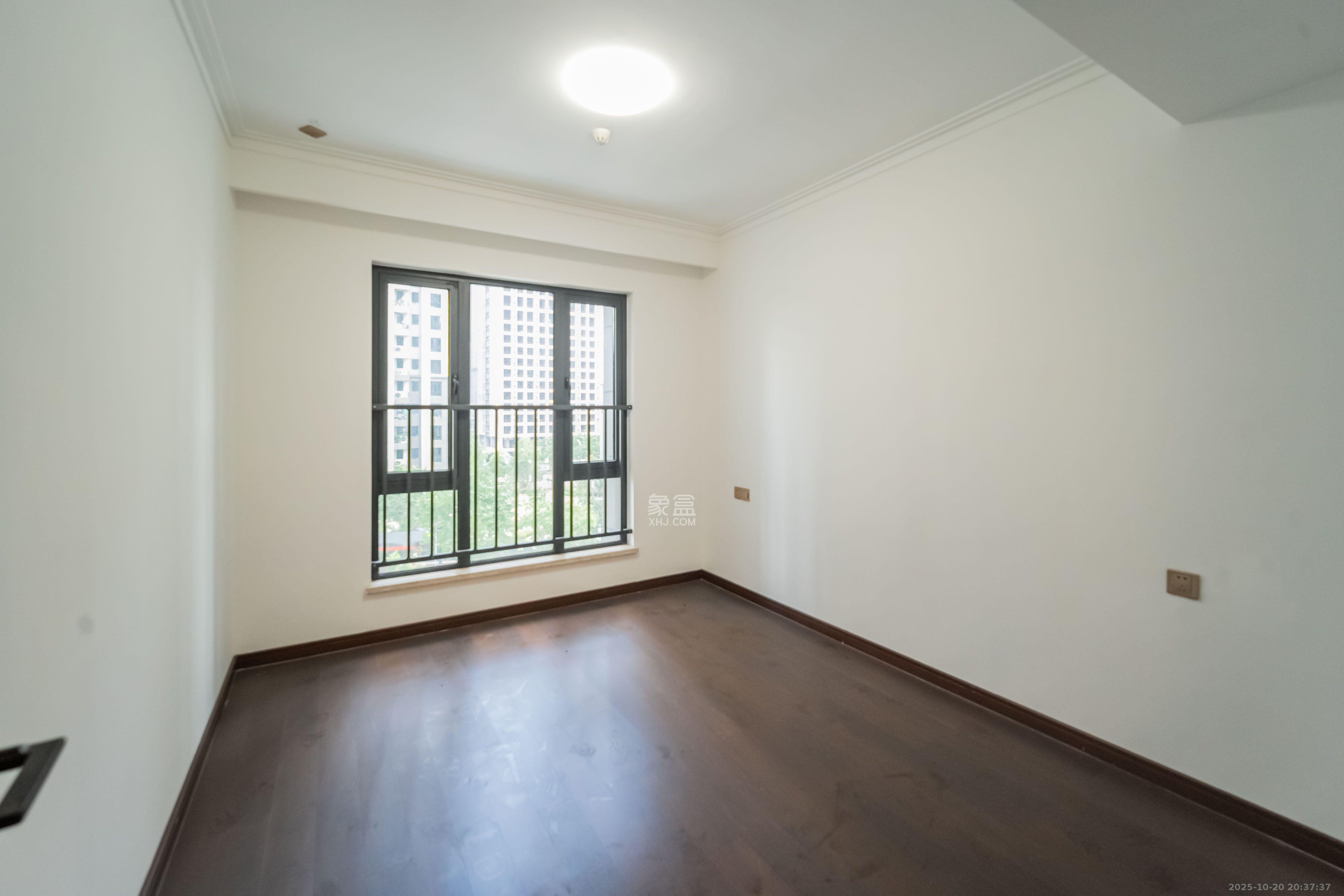 绿地长沙城际空间站（绿地新里佳苑）  5室2厅2卫    4000.0元/月室内图