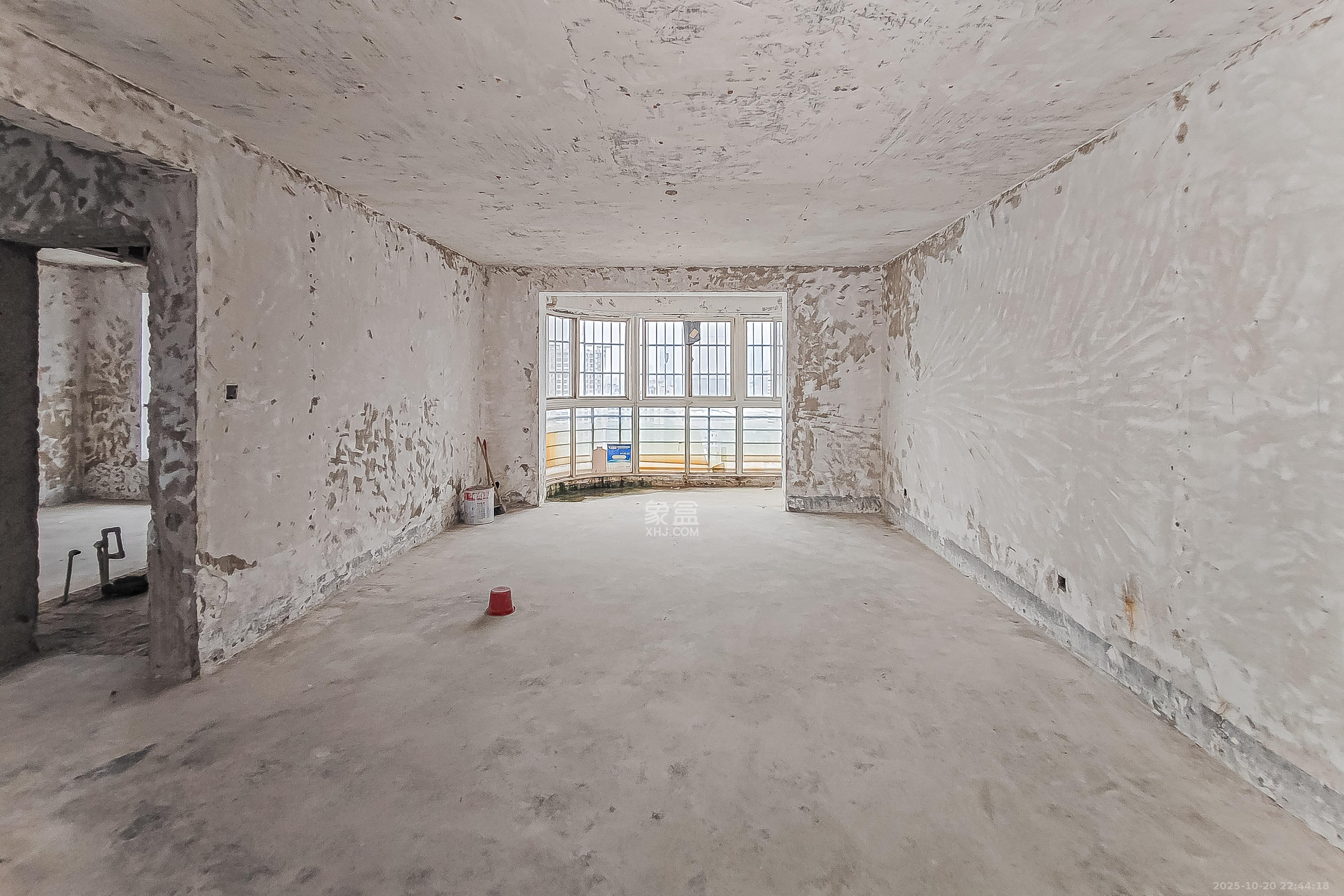 海利华宫大厦  1室2厅2卫    100.0万 海利华宫大厦  1室2厅2卫    100.0万客厅