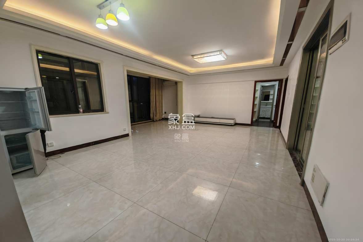 钰龙天下二期(钰龙佳园) 3室2厅2卫 2700.0元/月 钰龙天下二期(钰龙佳园) 3室2厅2卫 2700.0元/月室内图