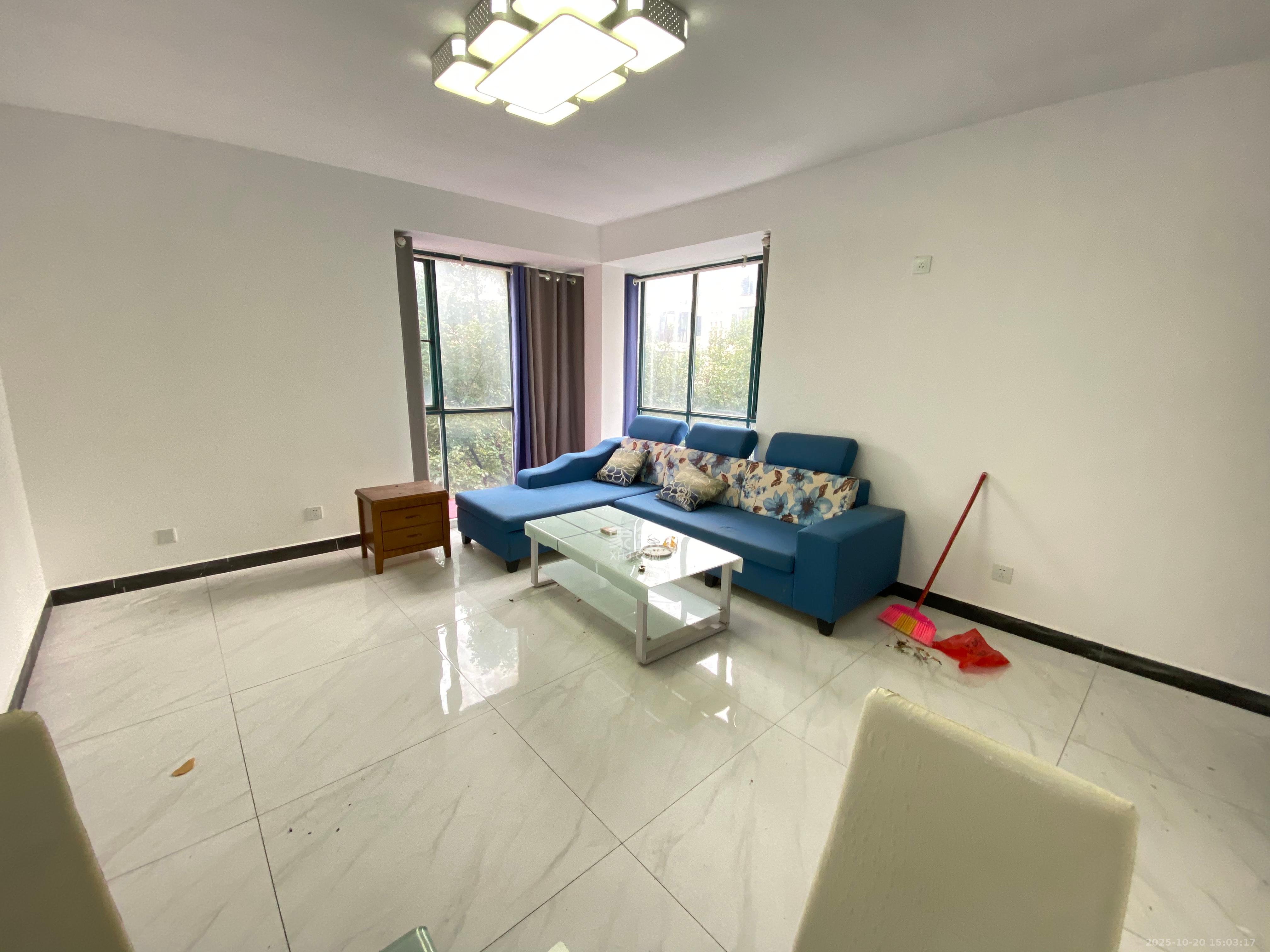 东方新城  2室1厅1卫    2200.0元/月 东方新城  2室1厅1卫    2200.0元/月室内图