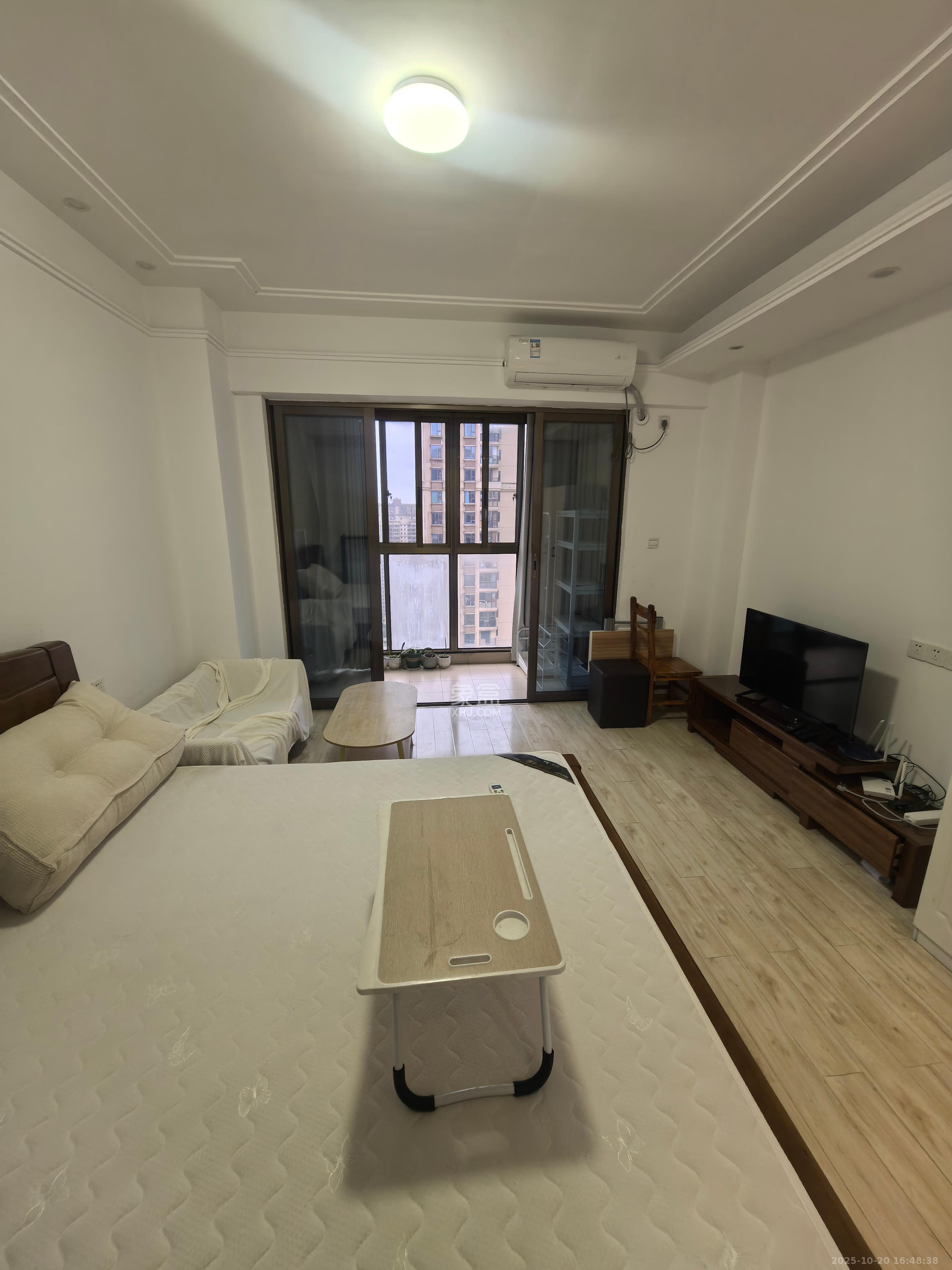 江山帝景哈佛  1室1厅1卫    1300.0元/月室内图