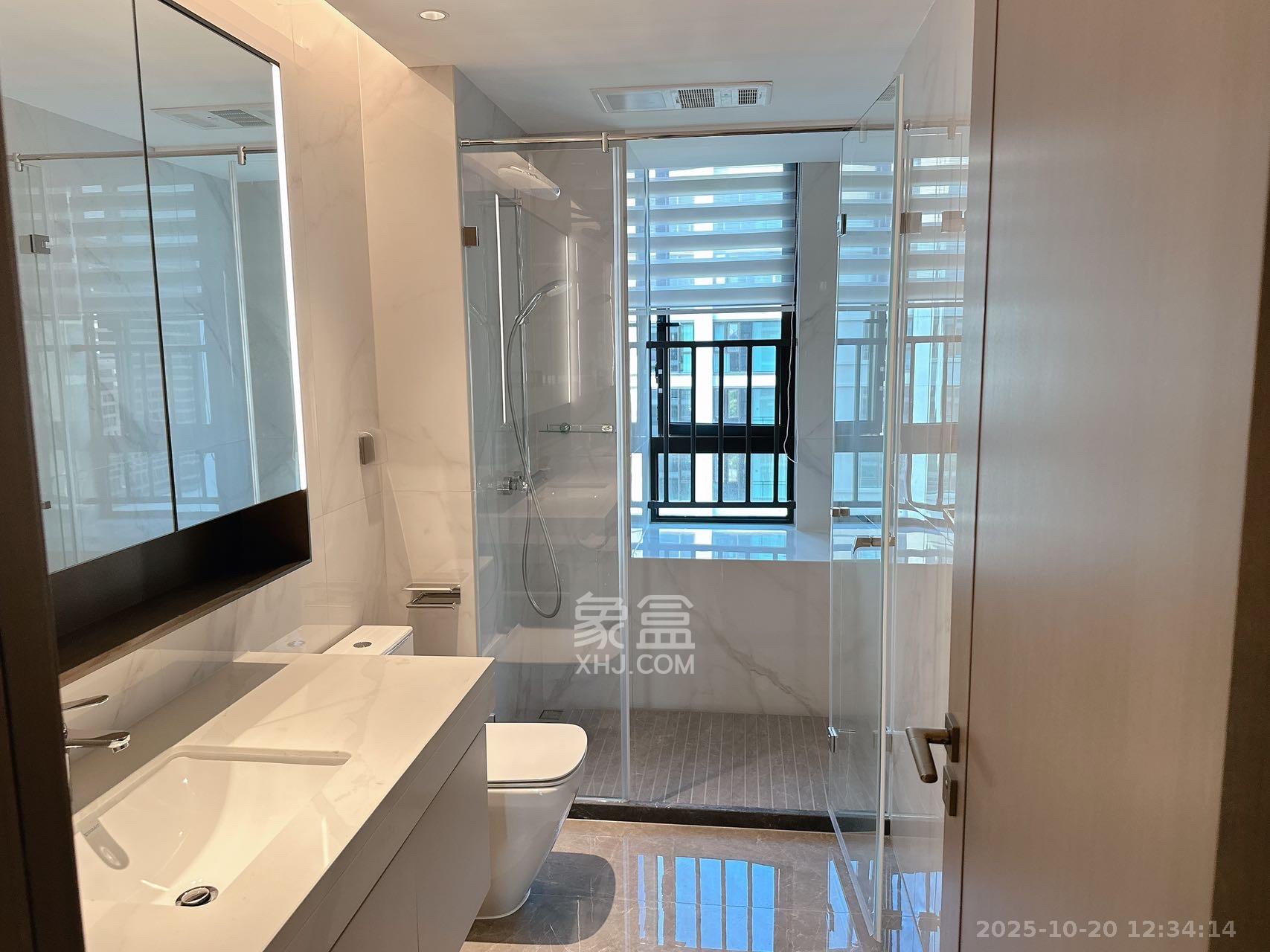 鑫远融泽府  4室2厅3卫    8800.0元/月 鑫远融泽府  4室2厅3卫    8800.0元/月室内图