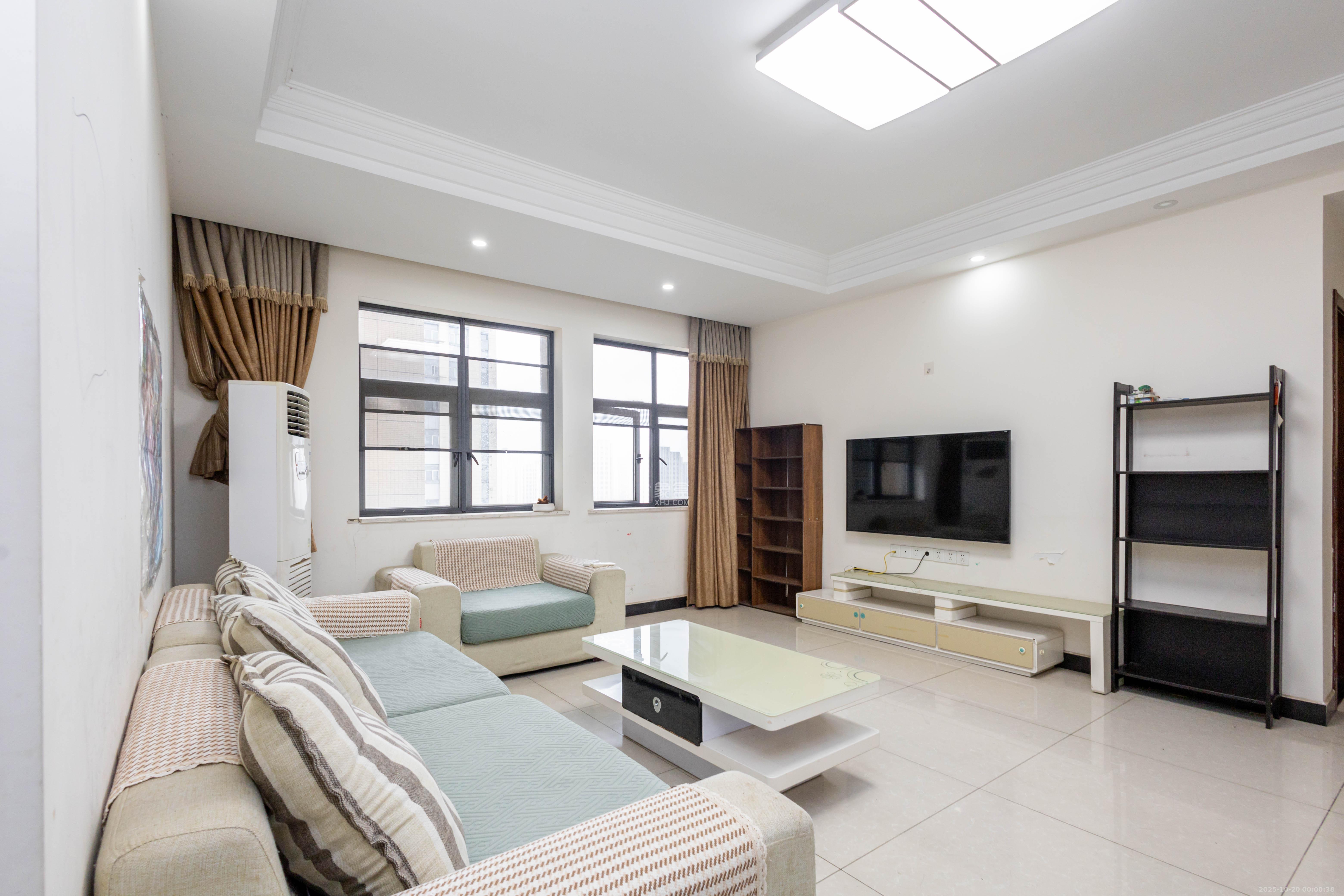 中房瑞致国际 3室2厅2卫 96.0万 中房瑞致国际 3室2厅2卫 96.0万客厅