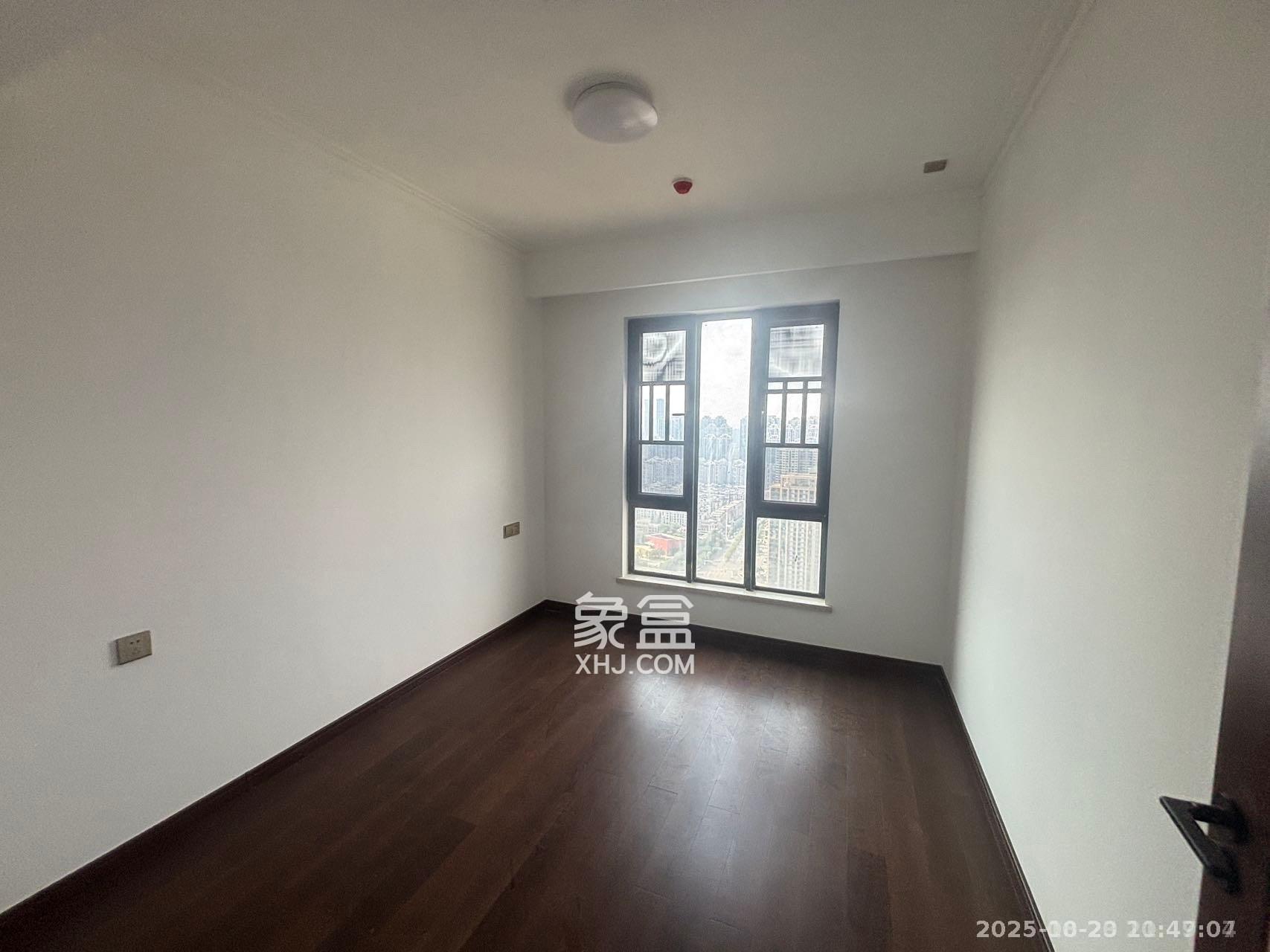 绿地长沙城际空间站(绿地新里佳苑)  3室2厅2卫    3200.0元/月 绿地长沙城际空间站(绿地新里佳苑)  3室2厅2卫    3200.0元/月室内图