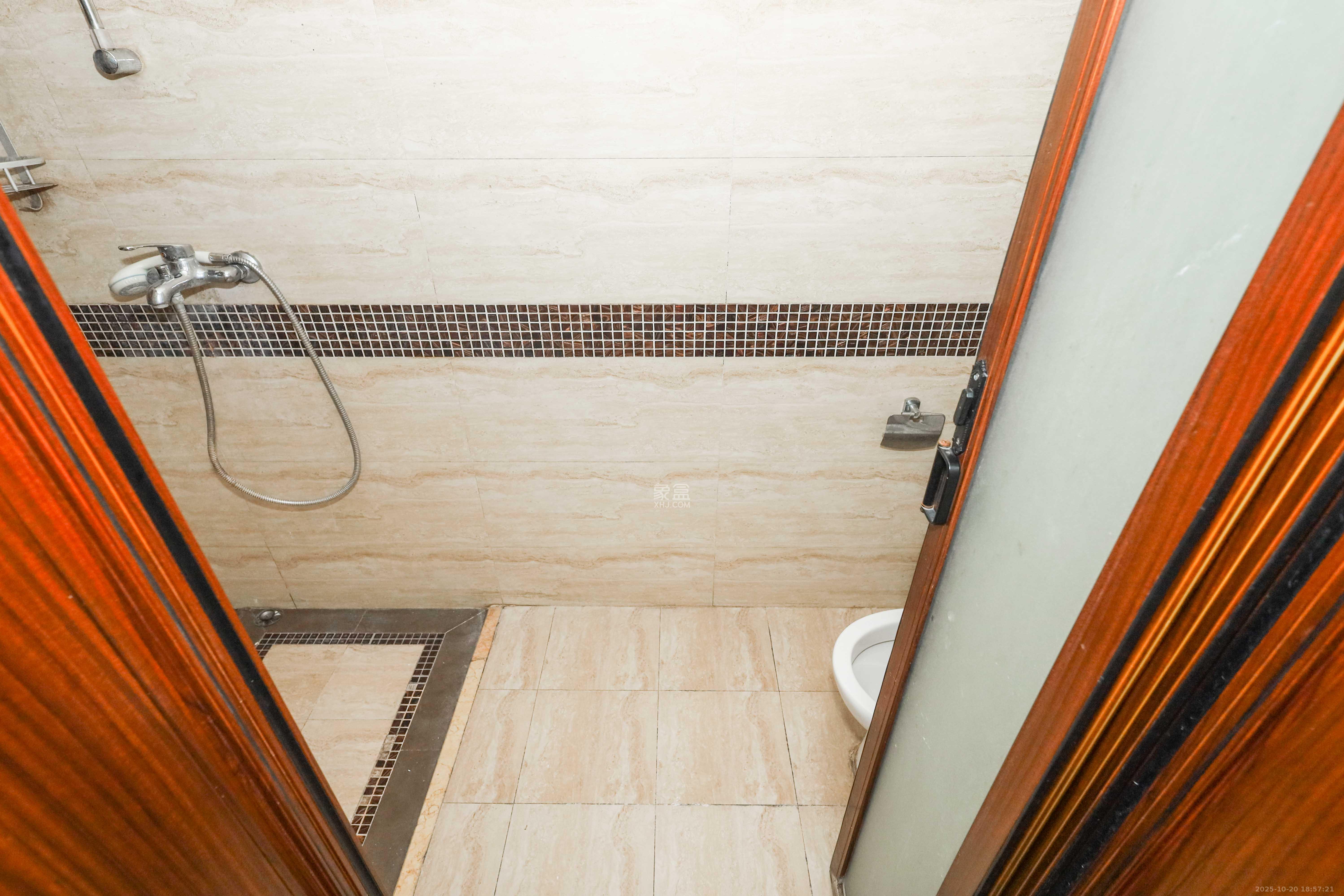 万科城市花园  3室2厅2卫    90.0万 万科城市花园  3室2厅2卫    90.0万卫生间