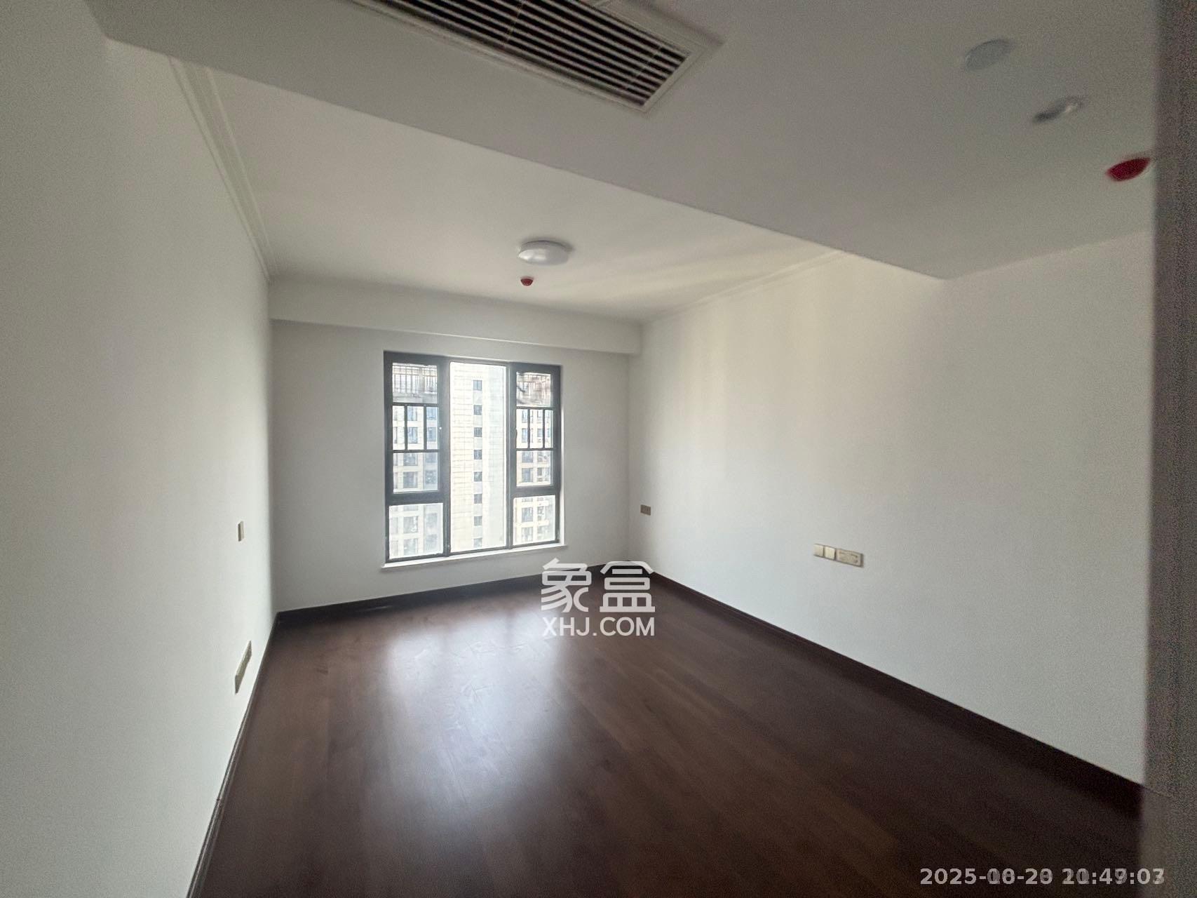 绿地长沙城际空间站(绿地新里佳苑)  3室2厅2卫    3200.0元/月 绿地长沙城际空间站(绿地新里佳苑)  3室2厅2卫    3200.0元/月室内图