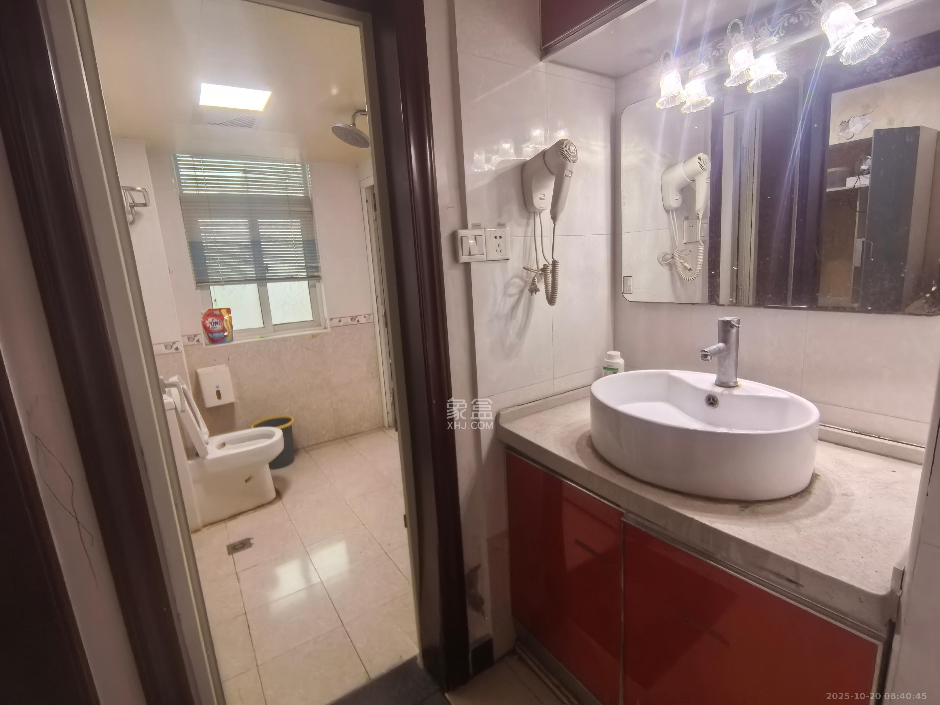 麓谷加州阳光  2室2厅1卫    2100.0元/月室内图