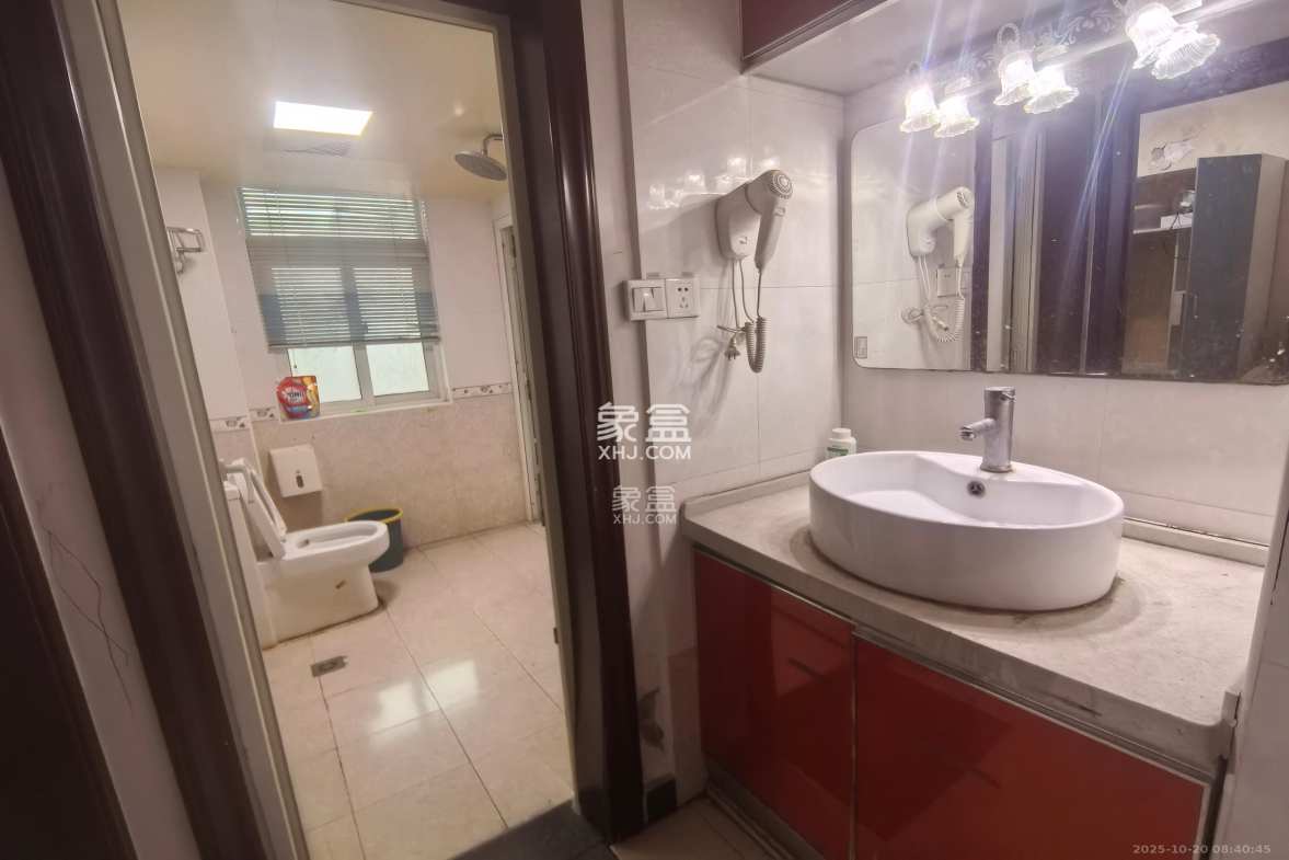 麓谷加州阳光  2室2厅1卫    2100.0元/月 麓谷加州阳光  2室2厅1卫    2100.0元/月室内图