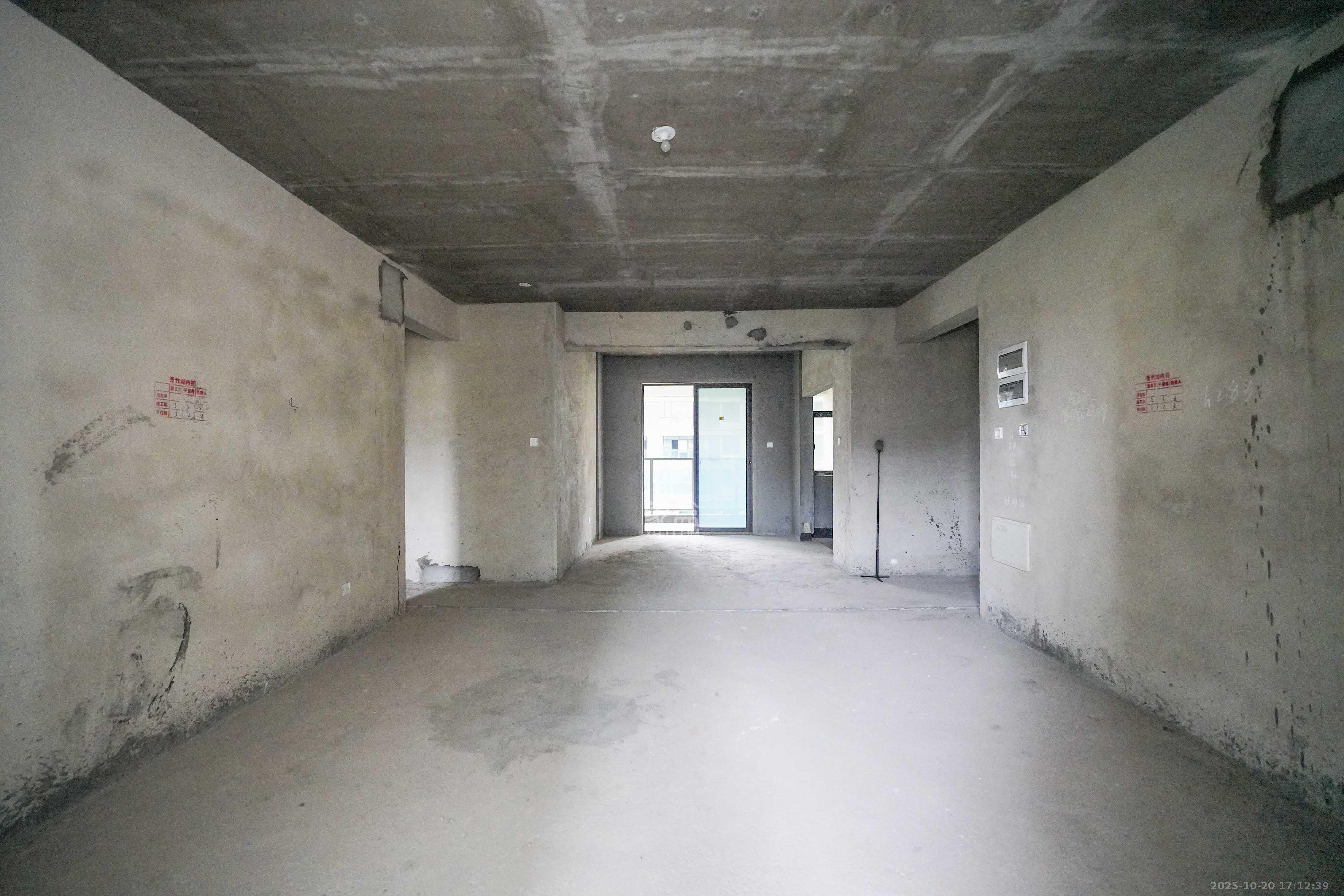 福天藏郡院子  4室2厅2卫    117.0万 福天藏郡院子  4室2厅2卫    117.0万客厅