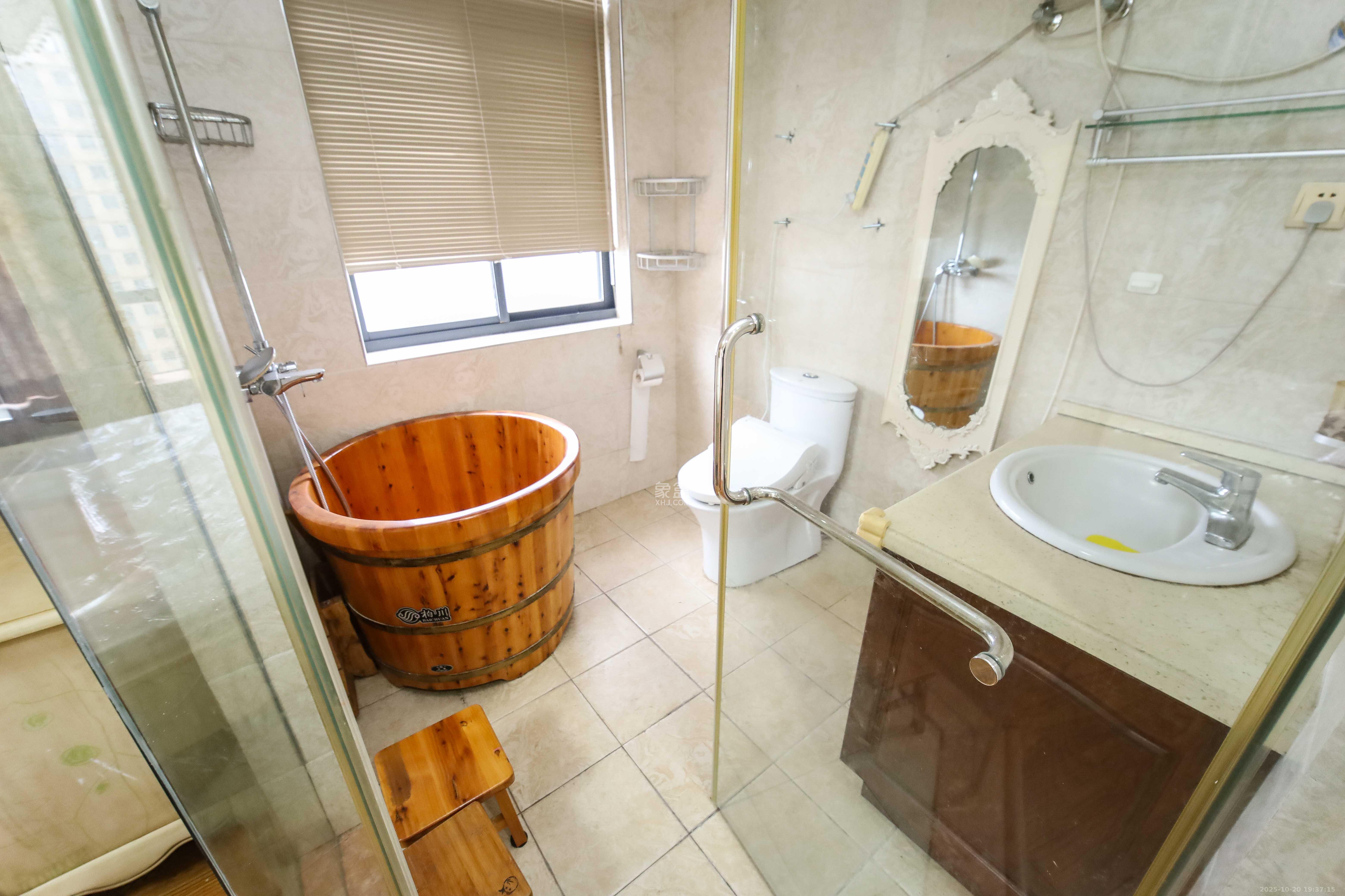 江河双水湾  3室2厅2卫    138.0万 江河双水湾  3室2厅2卫    138.0万卫生间