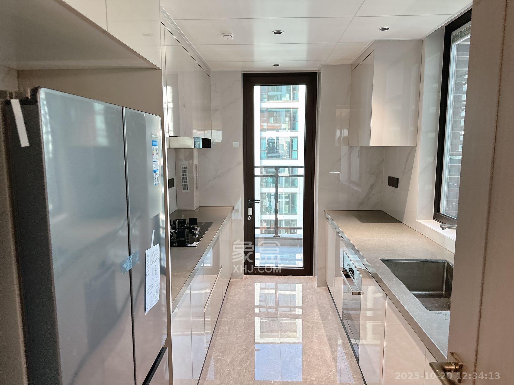 鑫远融泽府  4室2厅3卫    8800.0元/月 鑫远融泽府  4室2厅3卫    8800.0元/月室内图