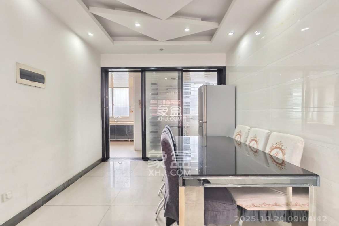 西岸润泽府  3室2厅2卫    3200.0元/月 西岸润泽府  3室2厅2卫    3200.0元/月室内图